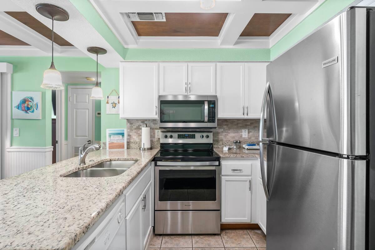 LAKEVIEW CONDO - Residential