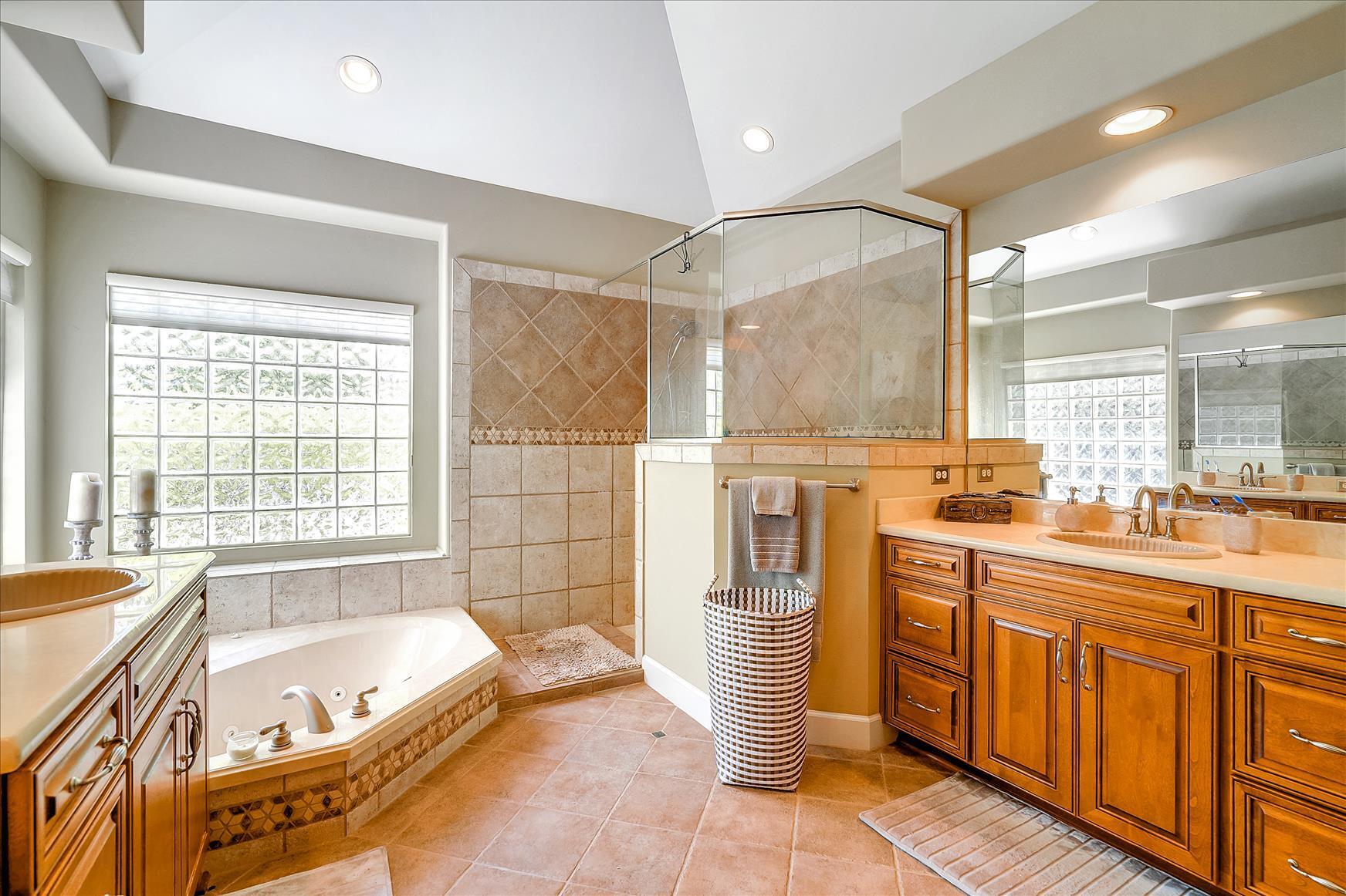 BAYSHORE PLACE PH 1 - Residential