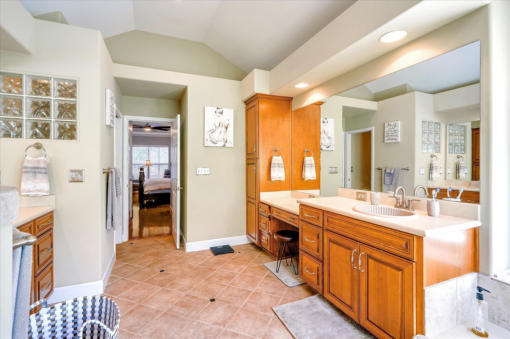 BAYSHORE PLACE PH 1 - Residential