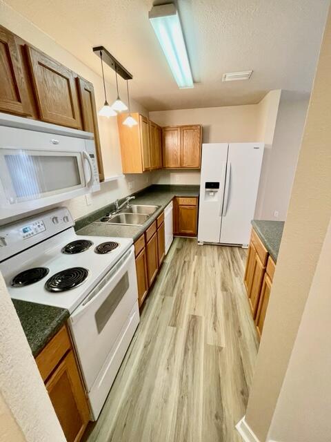 SHADY OAKS - Residential Lease