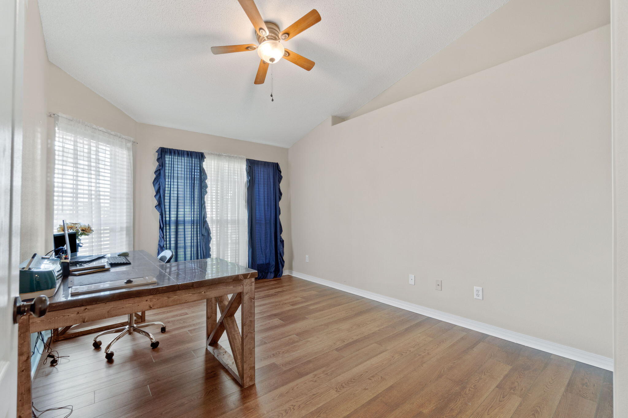 HOLLEY BY THE SEA - Residential