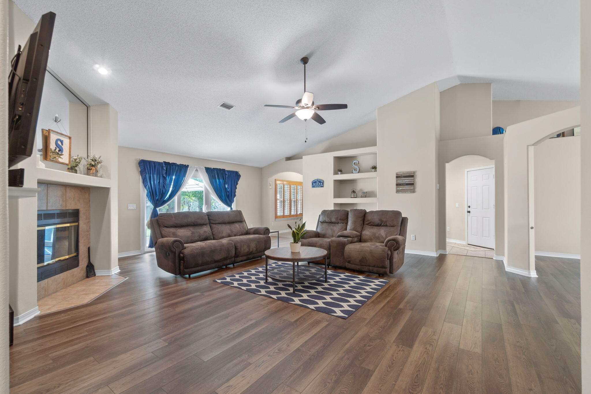 HOLLEY BY THE SEA - Residential