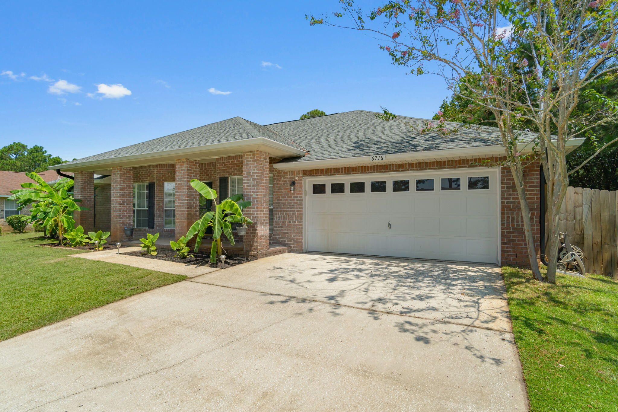 HOLLEY BY THE SEA - Residential