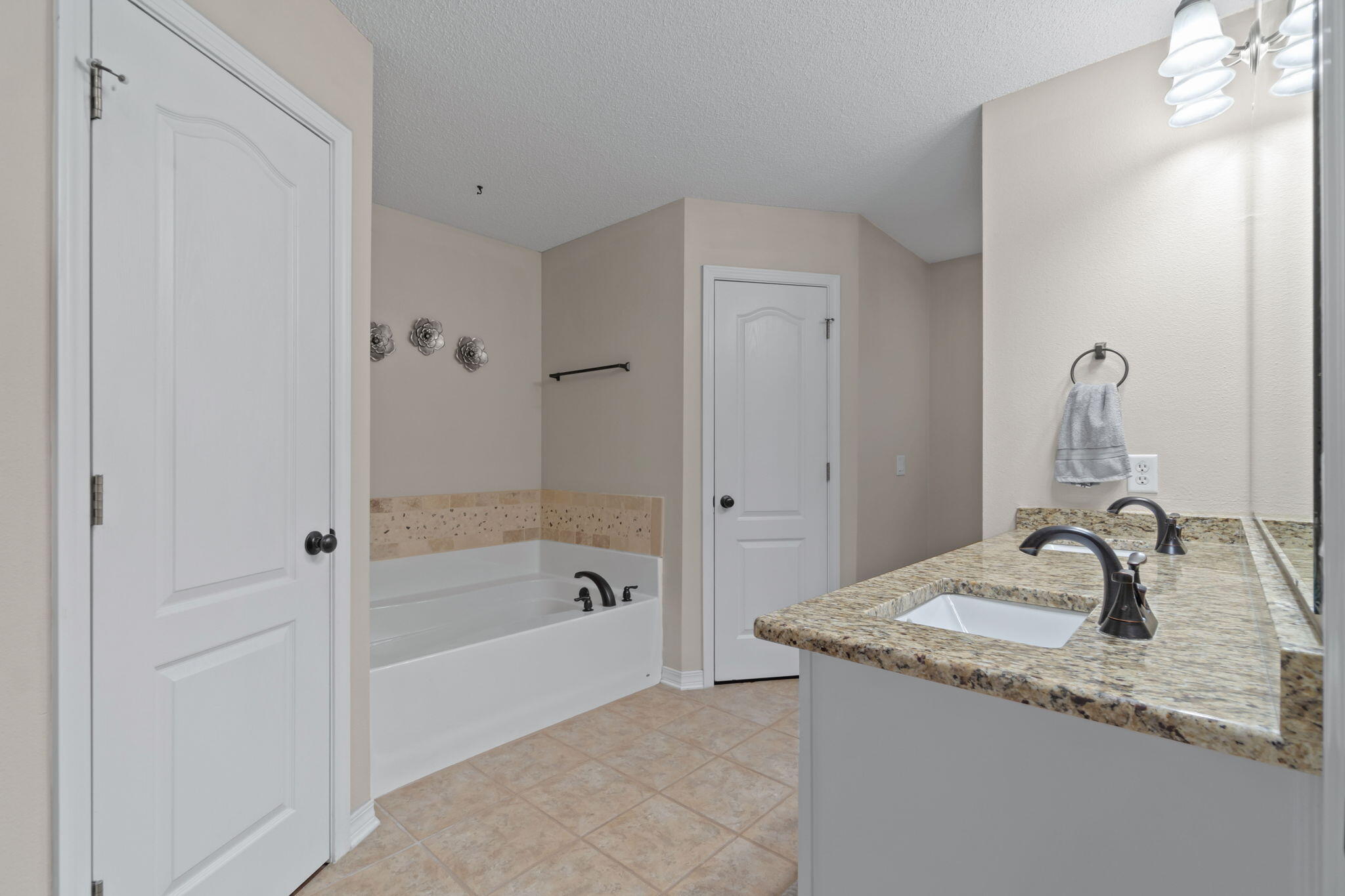 HOLLEY BY THE SEA - Residential