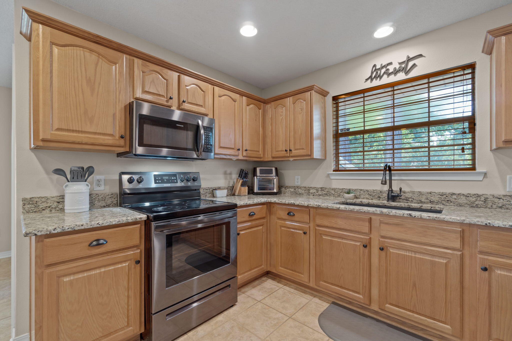 HOLLEY BY THE SEA - Residential