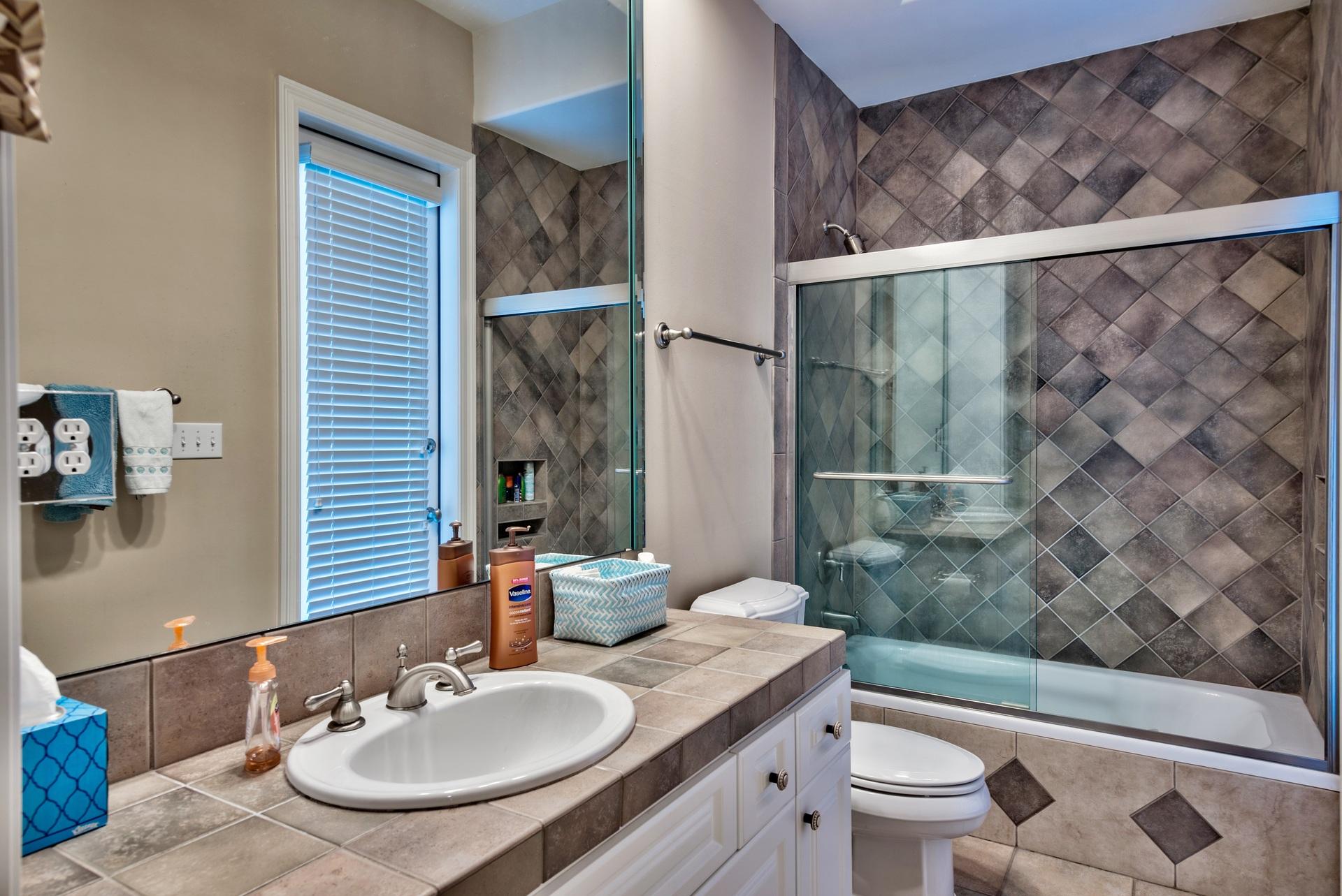 BAYTOWNE AVE EAST - Residential