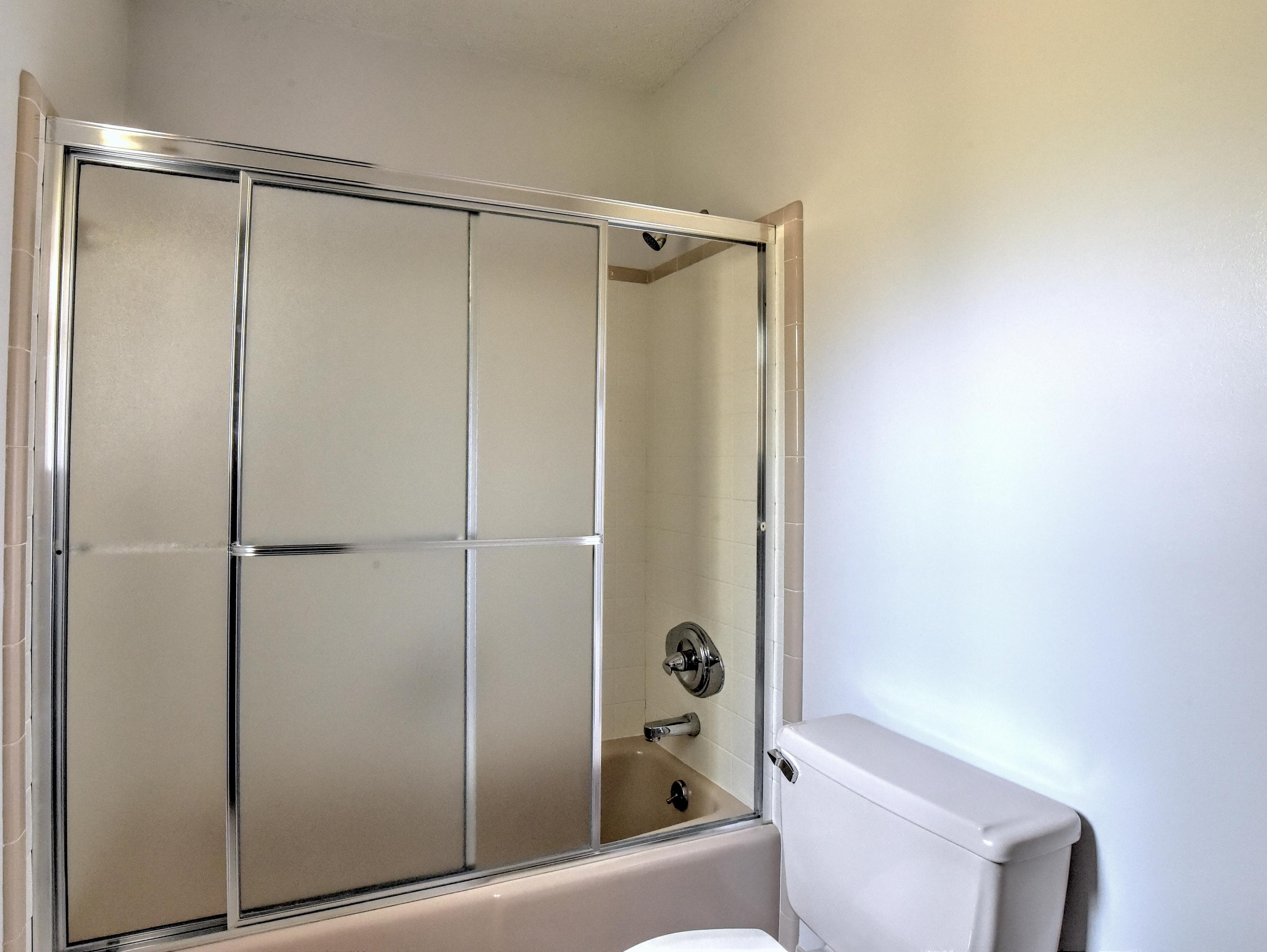 RAINTREE ESTATES - Residential Lease