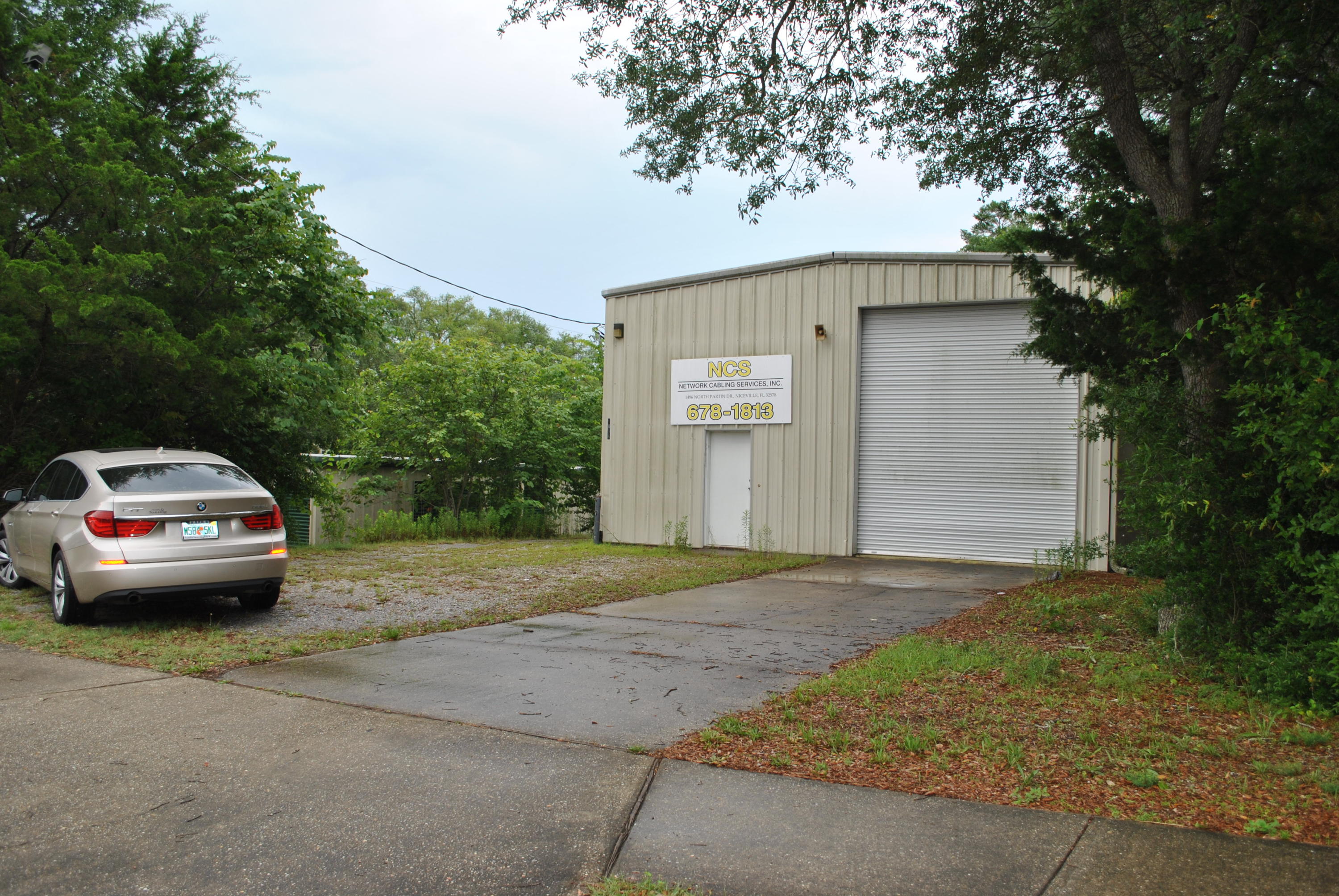 VERY WELL MAINTAINED WAREHOUSE AND OFFICE SPACE AT THE GREAT LOCATION IN NICEVILLE, FL. TWO ROLL UP DOORS (APPROXIMATELY 12'X14'). THREE OFFICE AREAS, KITCHEN, AND BATHROOM DOWNSTAIRS AND APARTMENT WITH TWO ROOMS AND A BATHROOM UPSTAIRS.