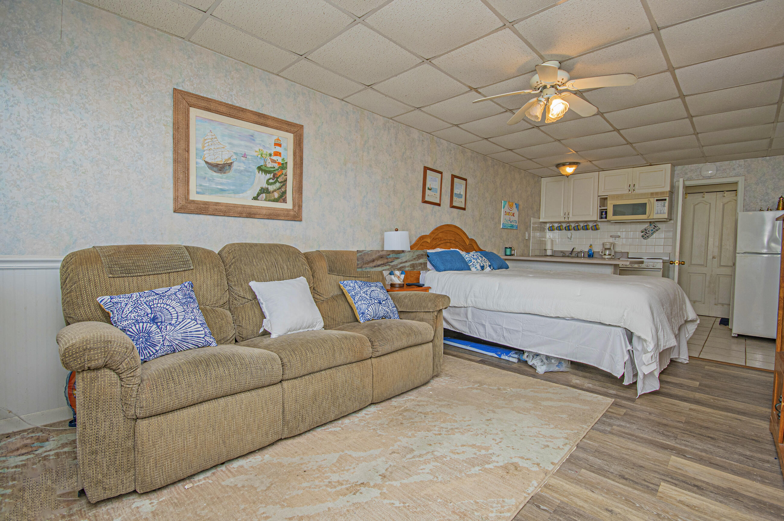 Fontainebleau Terrace - Residential