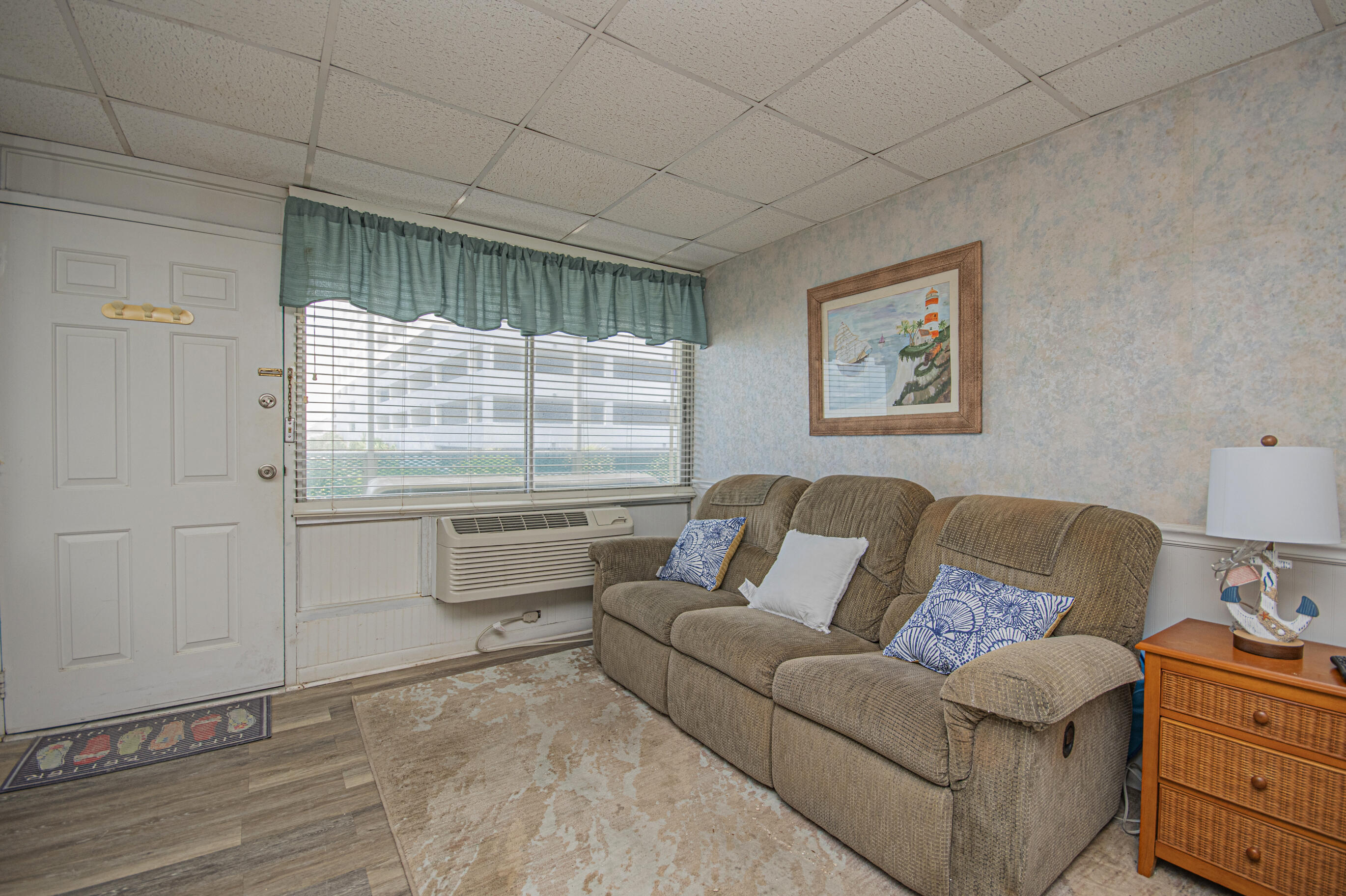 Fontainebleau Terrace - Residential