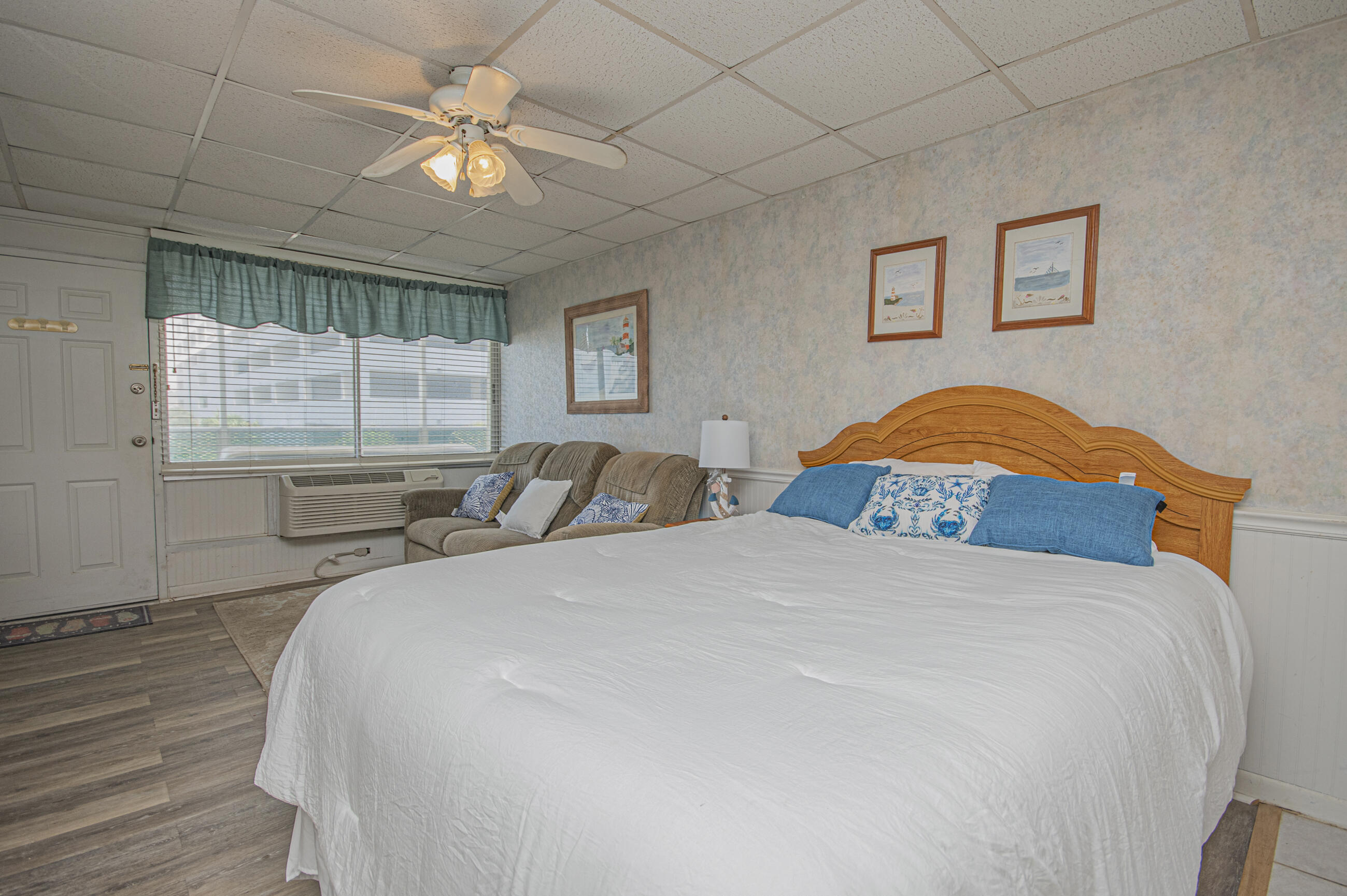 Fontainebleau Terrace - Residential