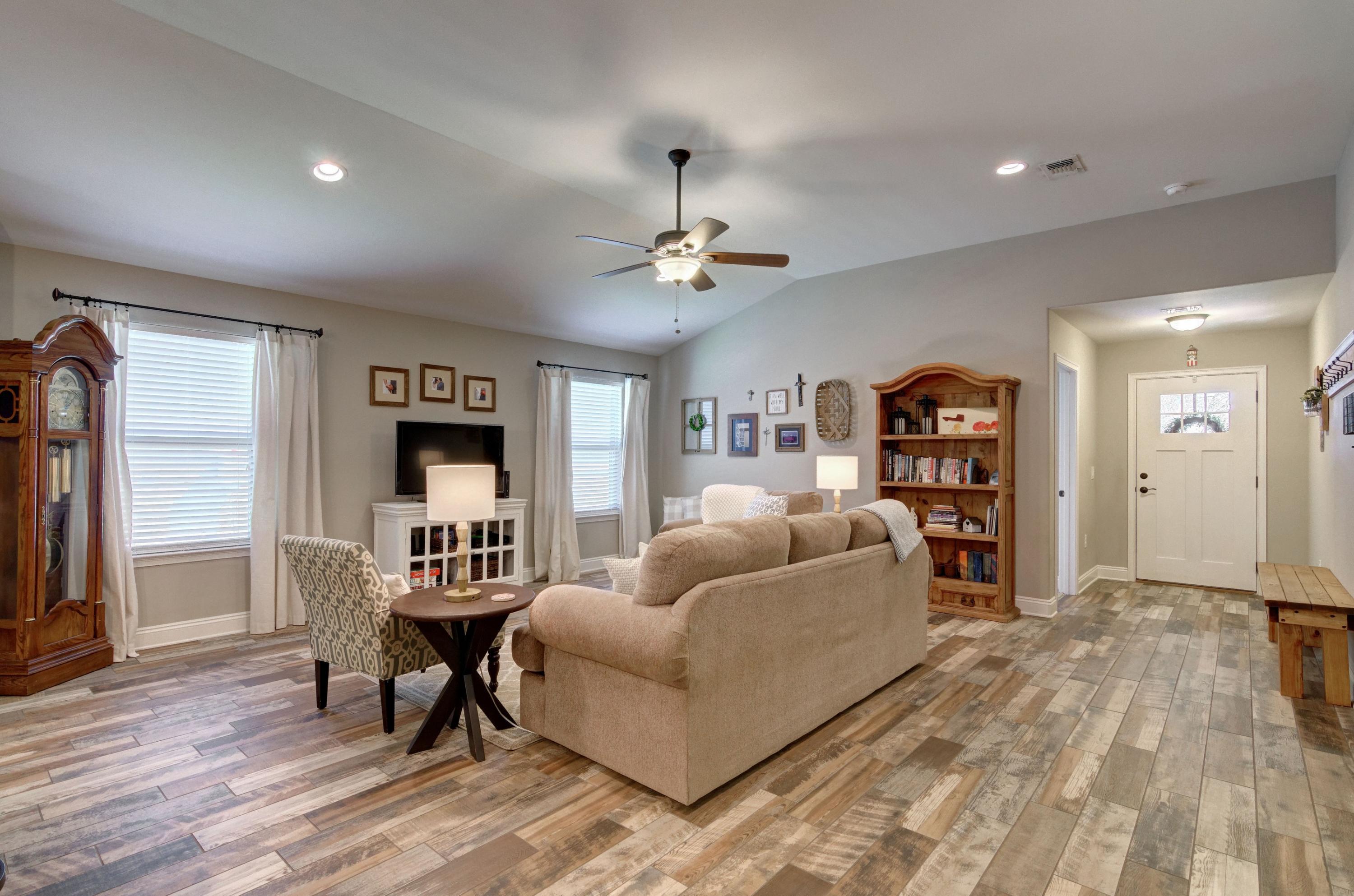 NAVARRE S/D 1ST ADDN - Residential