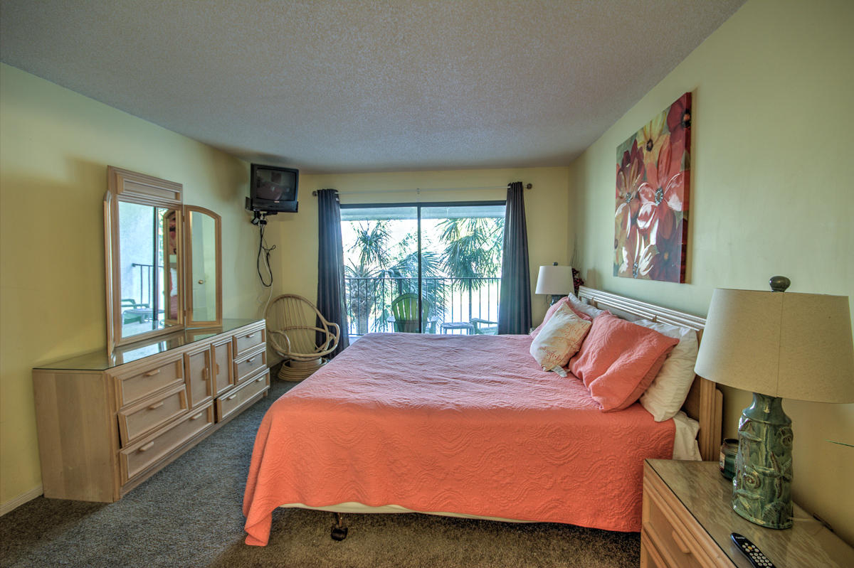 EDGEWATER GOLF VILLA II - Residential