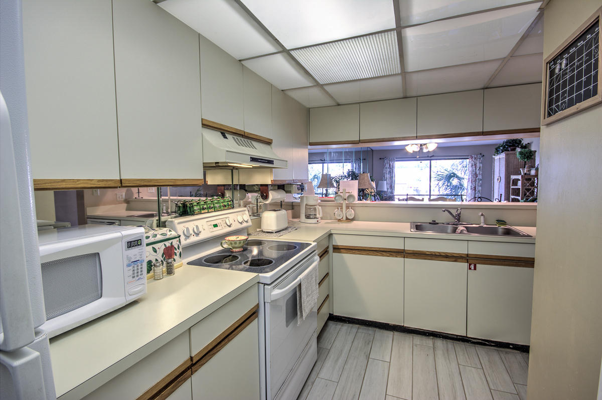 EDGEWATER GOLF VILLA II - Residential