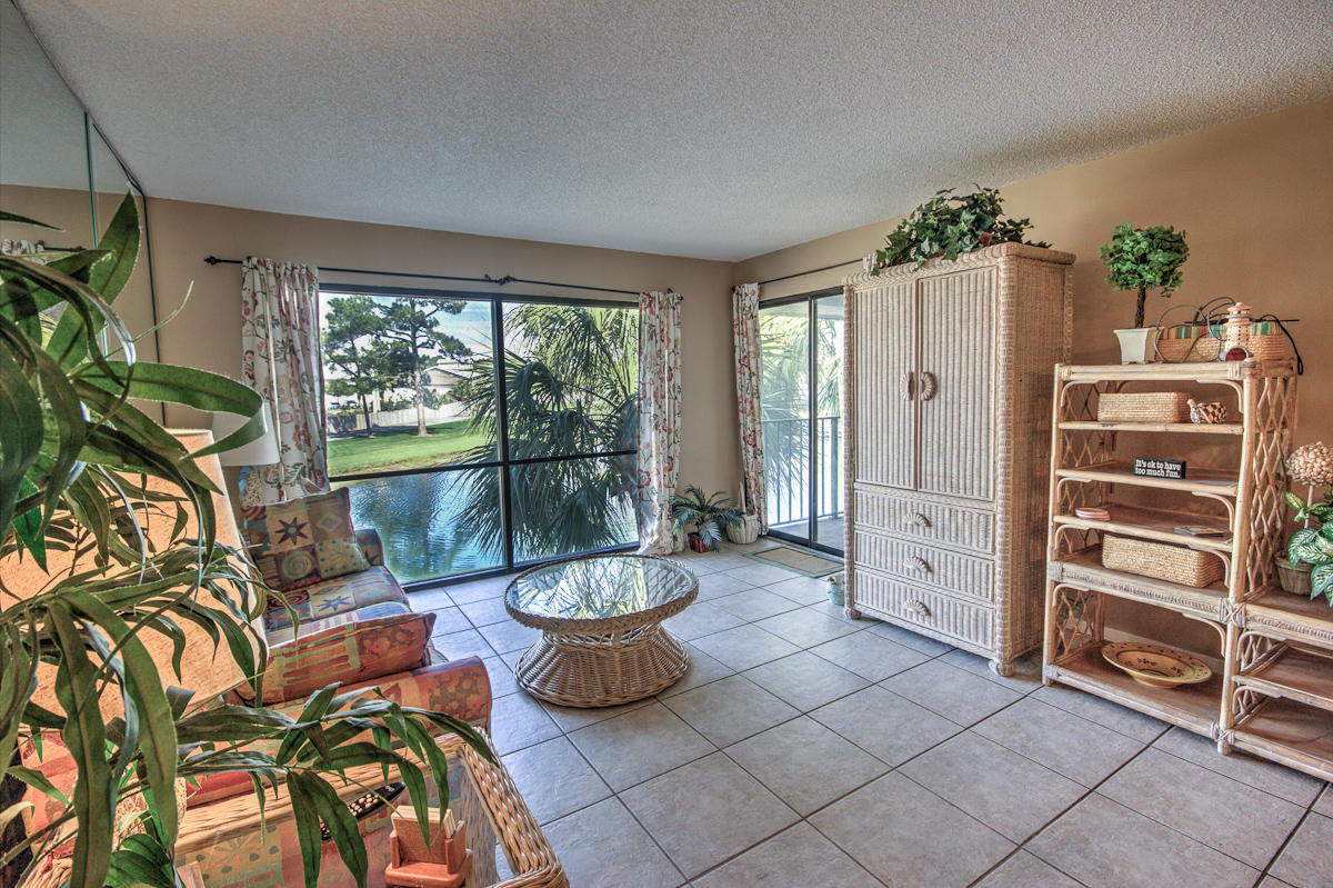 EDGEWATER GOLF VILLA II - Residential