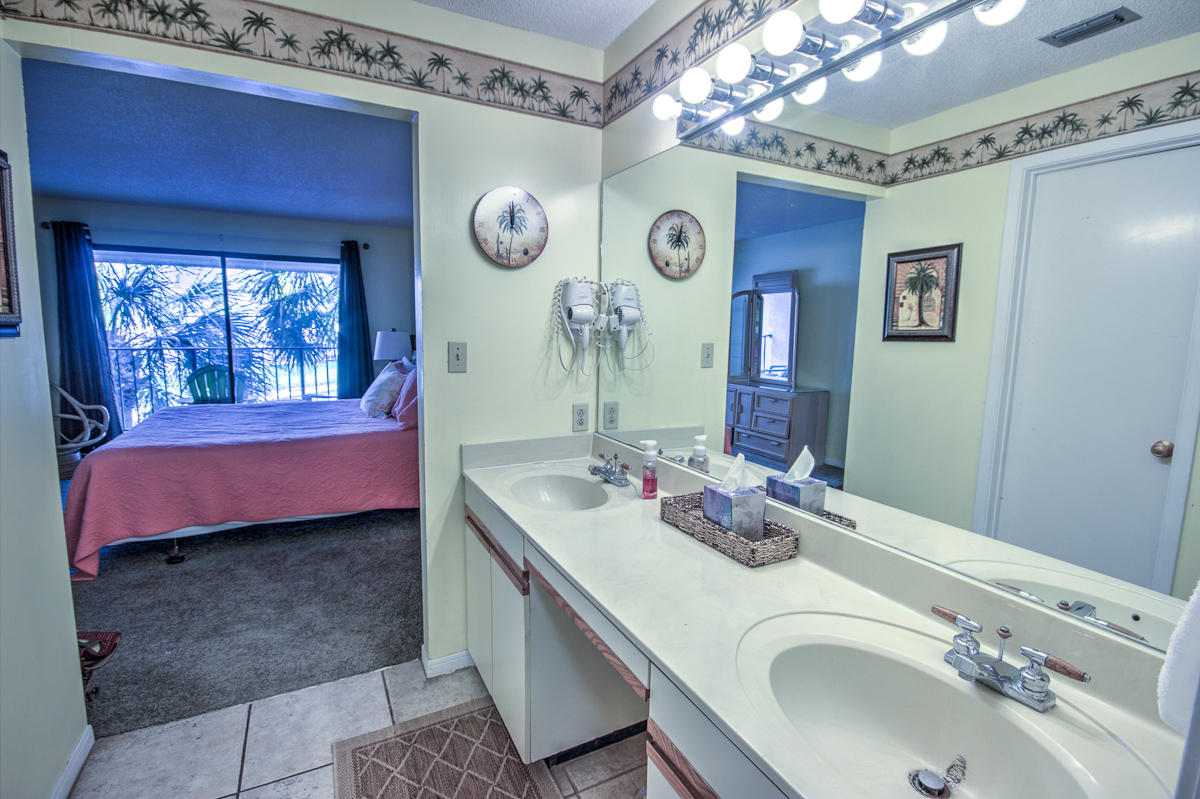 EDGEWATER GOLF VILLA II - Residential