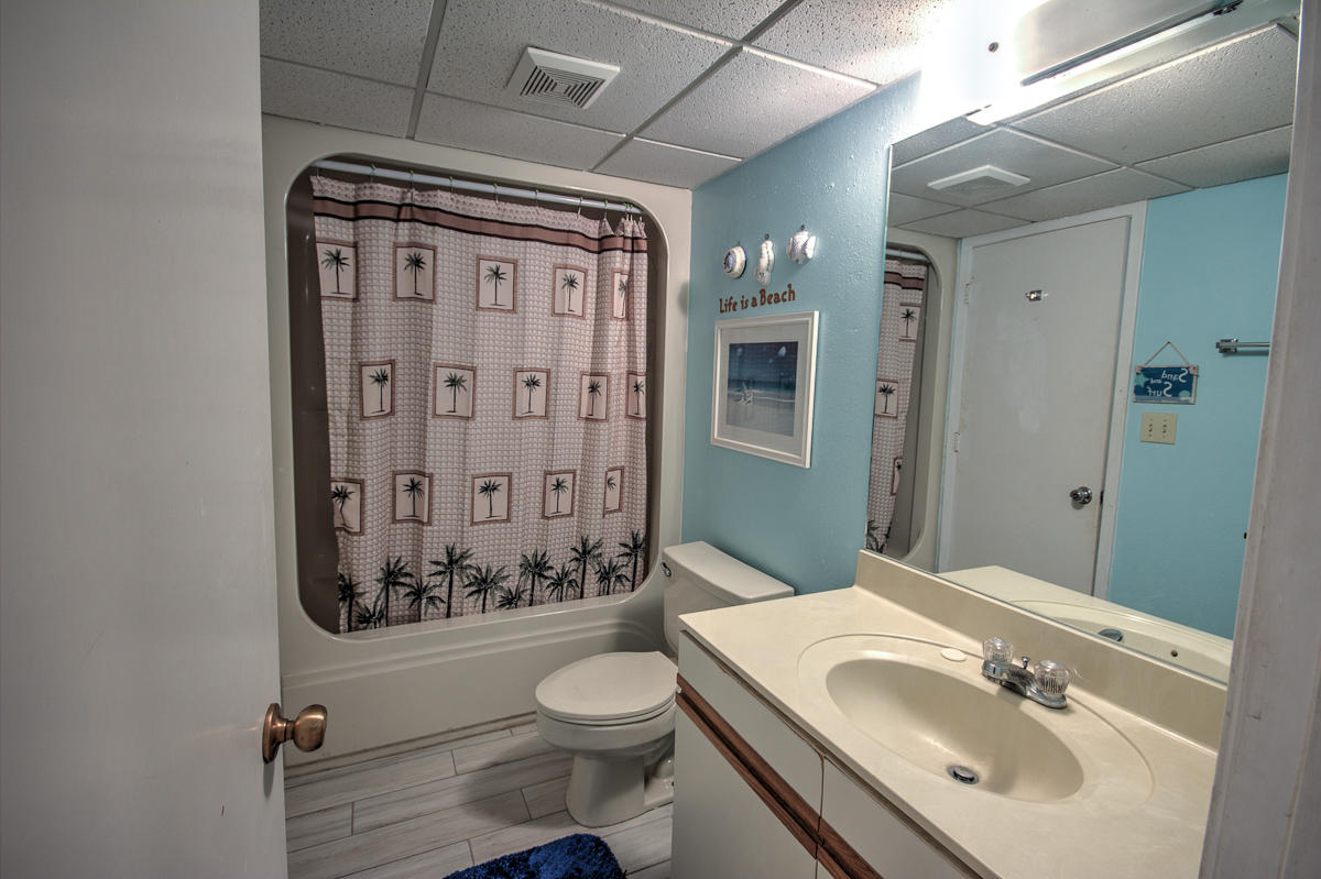 EDGEWATER GOLF VILLA II - Residential