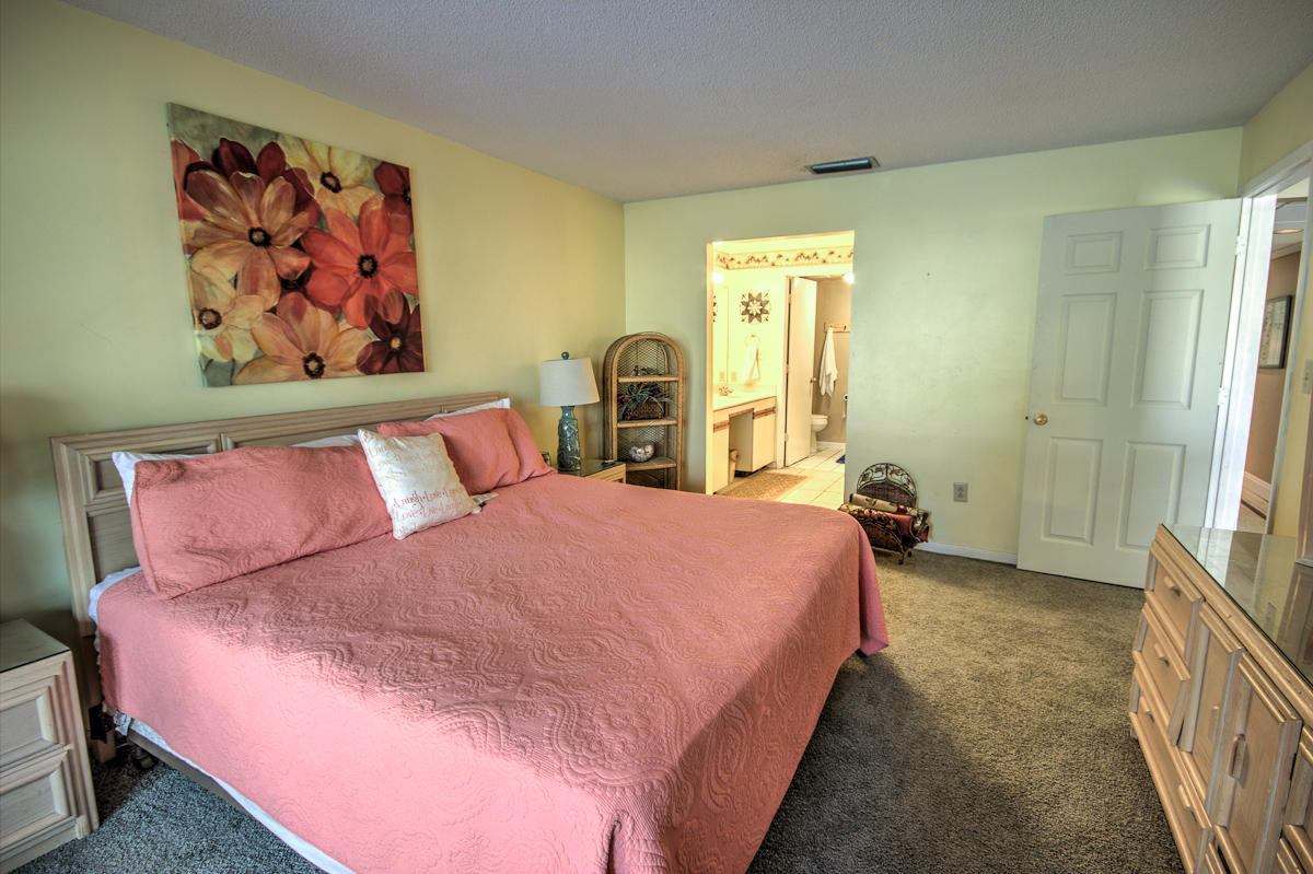 EDGEWATER GOLF VILLA II - Residential