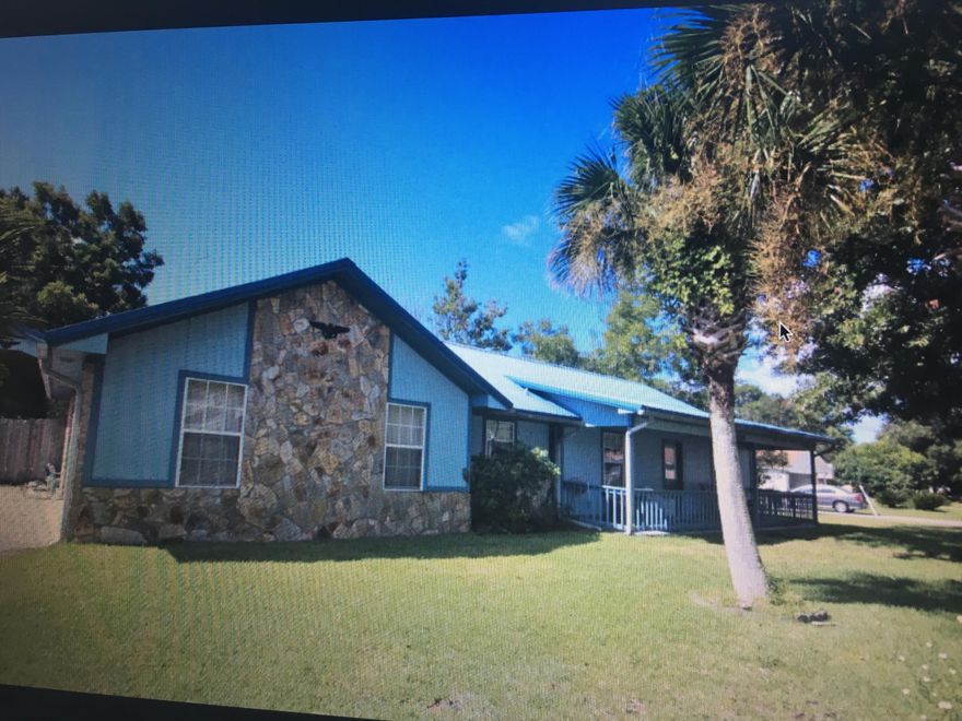 Motivated seller so bring your offer!!! This 3/2 home located off of desirable whitepoint road in Bluewater Bay for under $250k. Beautiful large lot with plenty of parking and a Covered RV or boat carport fully wired with electric and plumbing. NEW Holt Phillips HVAC replaced in 2015. This charming home has a lot of potential