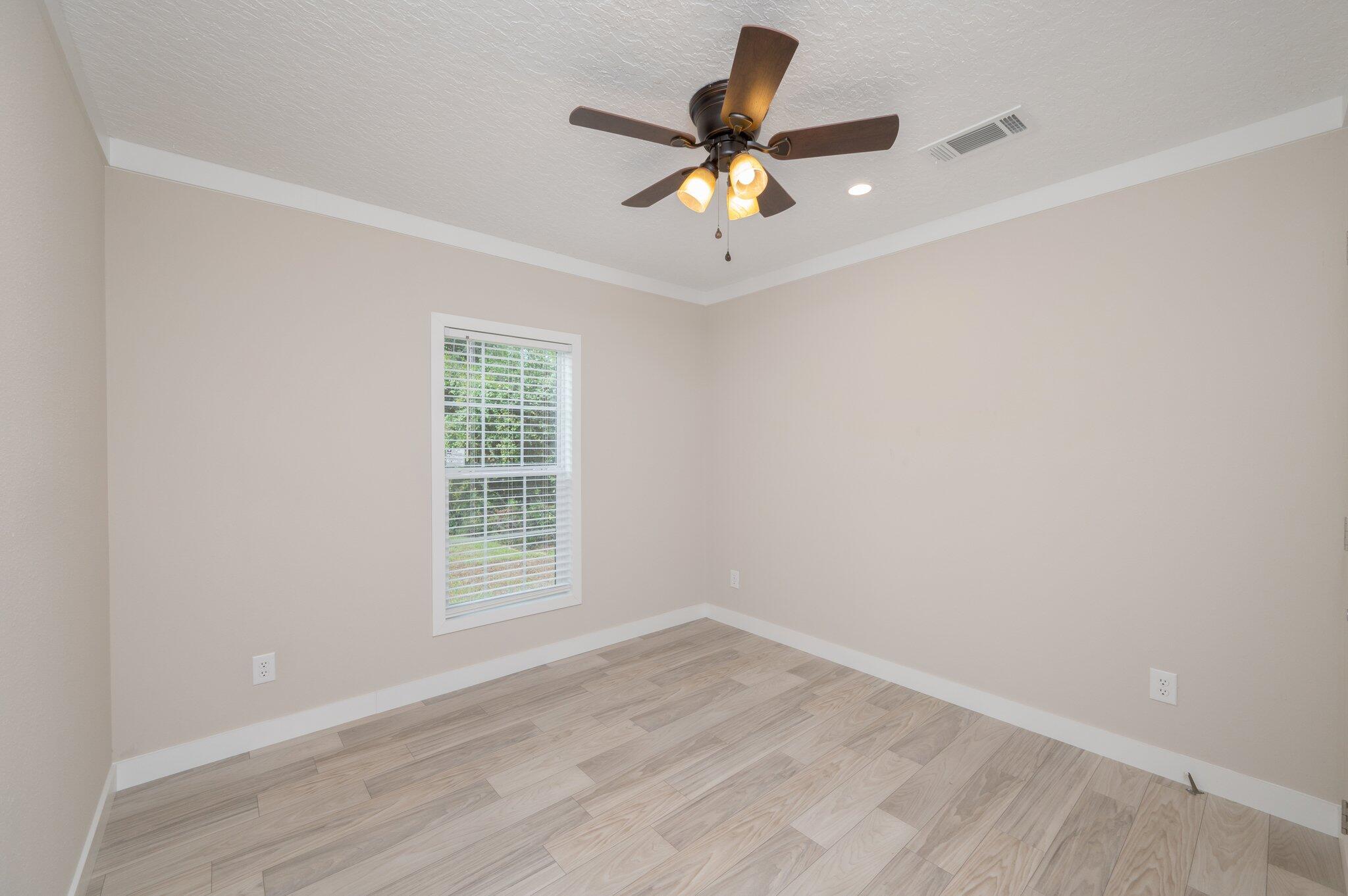 OAKWOOD LAKES ESTATES - Residential