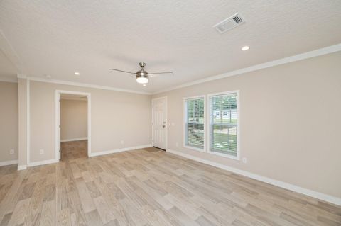 A home in DeFuniak Springs