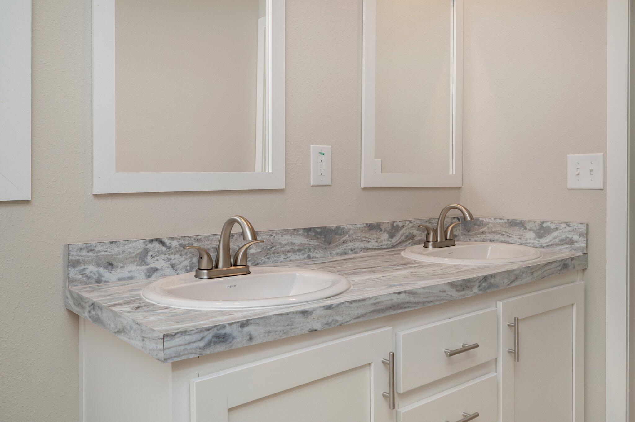 OAKWOOD LAKES ESTATES - Residential