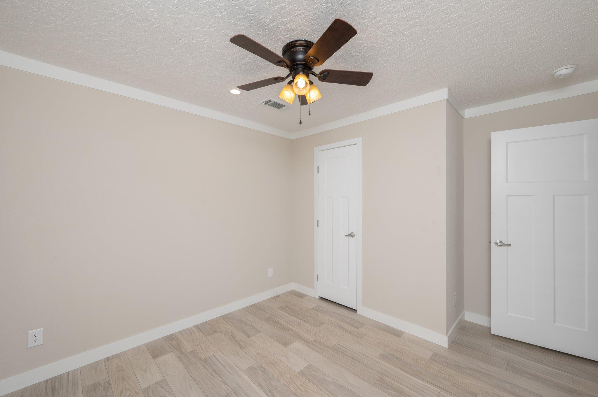 OAKWOOD LAKES ESTATES - Residential