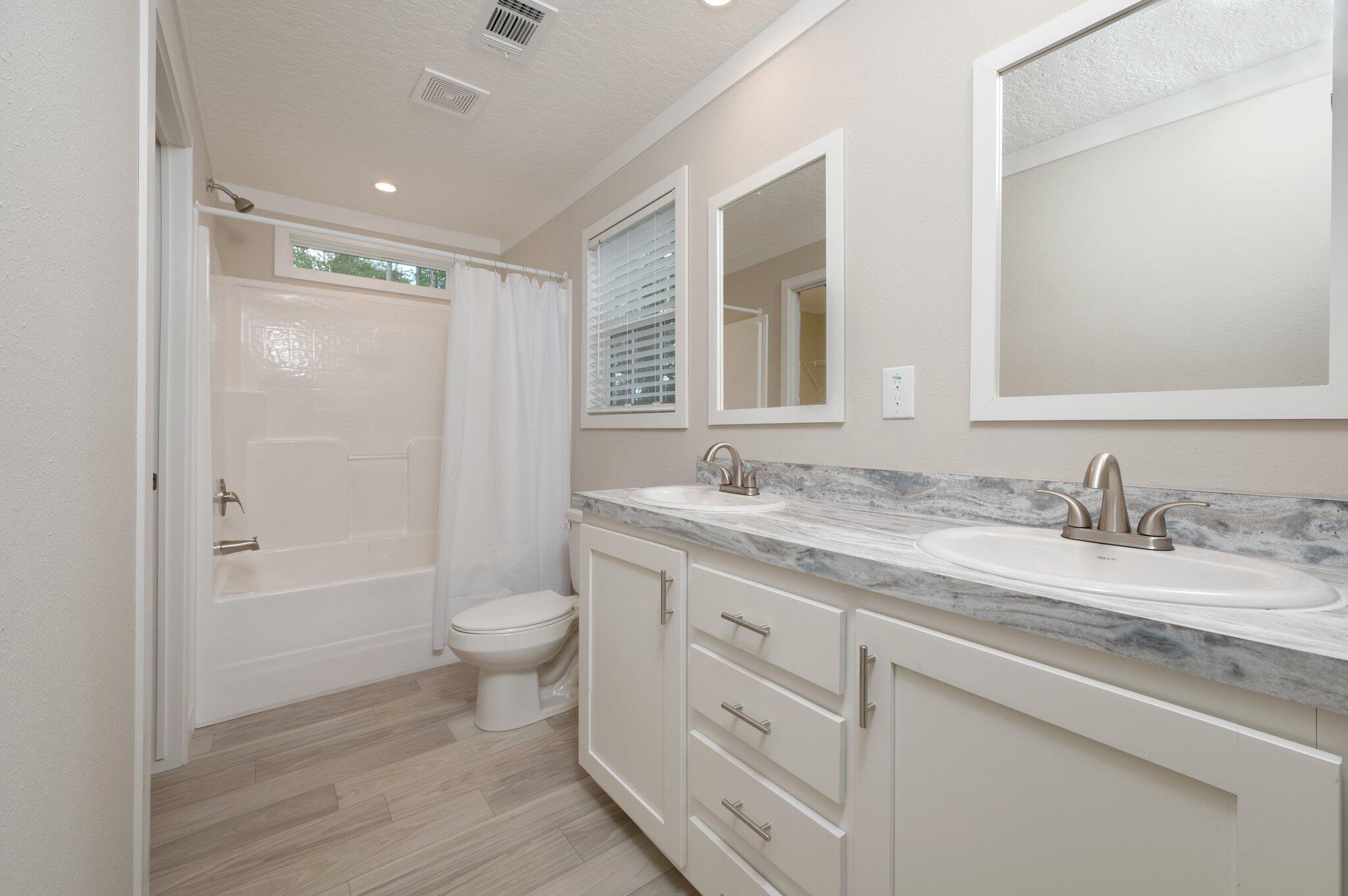 OAKWOOD LAKES ESTATES - Residential