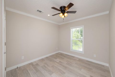 A home in DeFuniak Springs