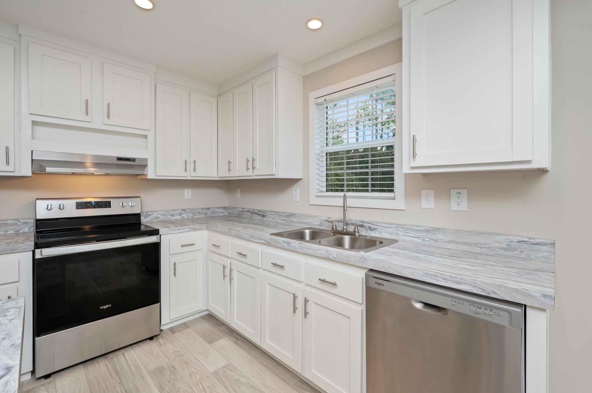 OAKWOOD LAKES ESTATES - Residential