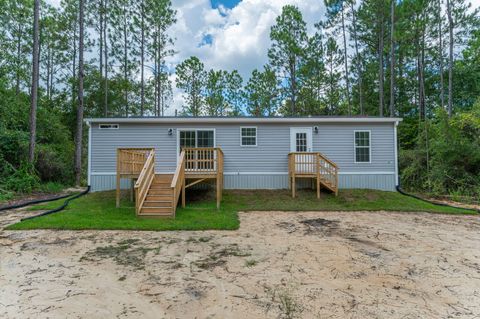 A home in DeFuniak Springs