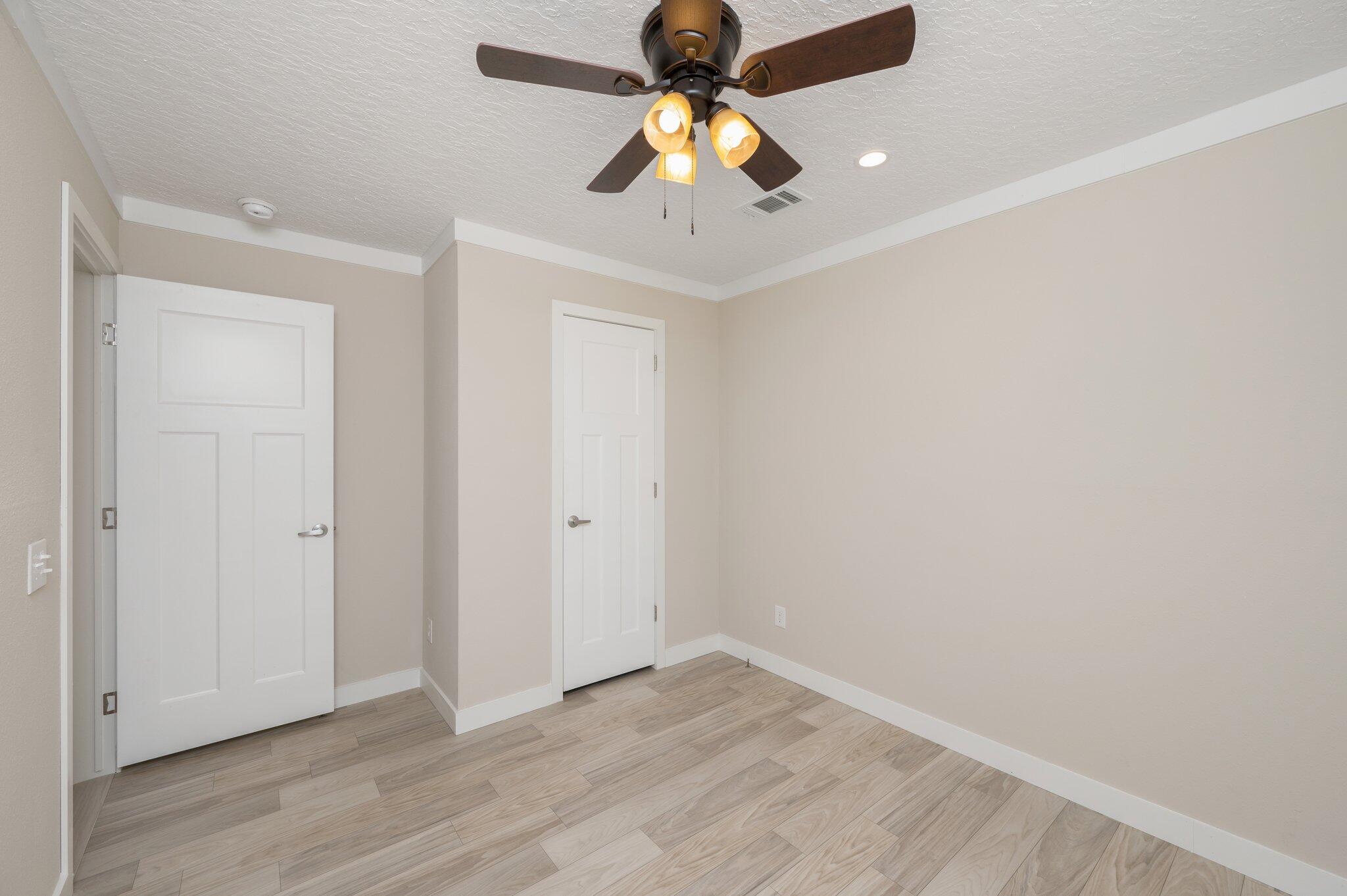 OAKWOOD LAKES ESTATES - Residential