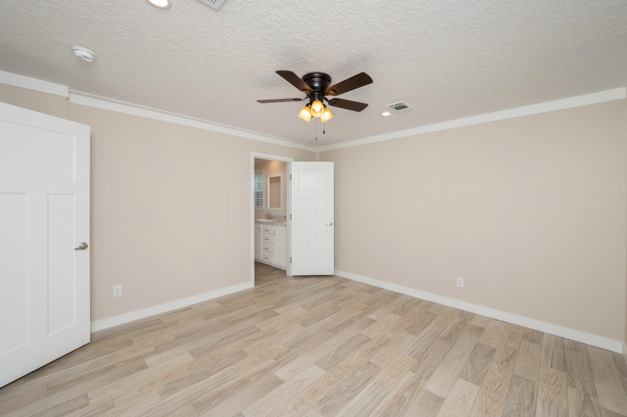 OAKWOOD LAKES ESTATES - Residential