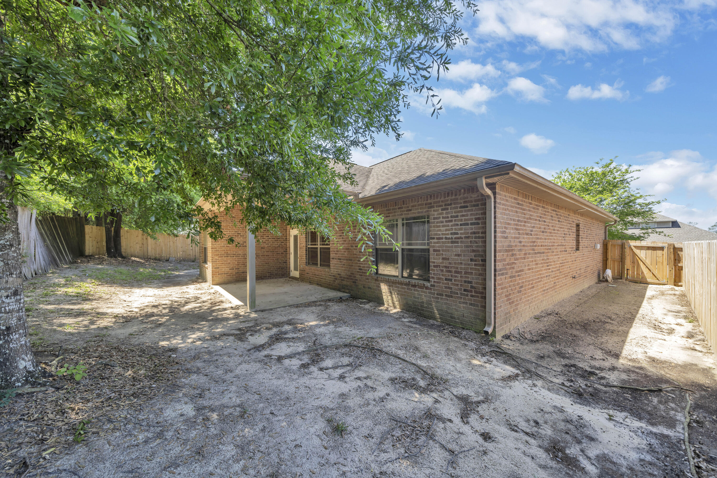 DUGGAN POND ESTATES - Residential Lease