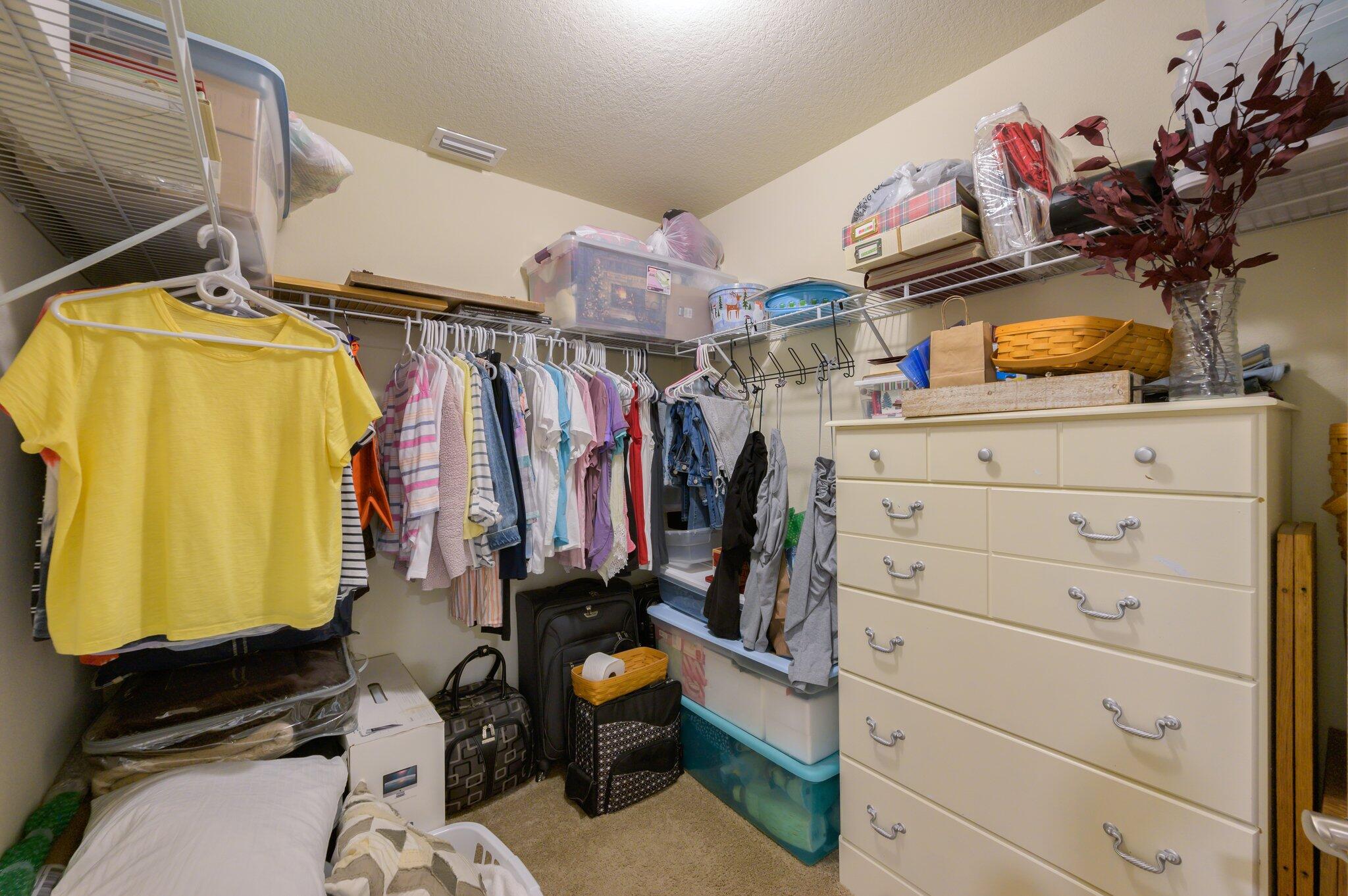 HIDDEN VALLEY - Residential