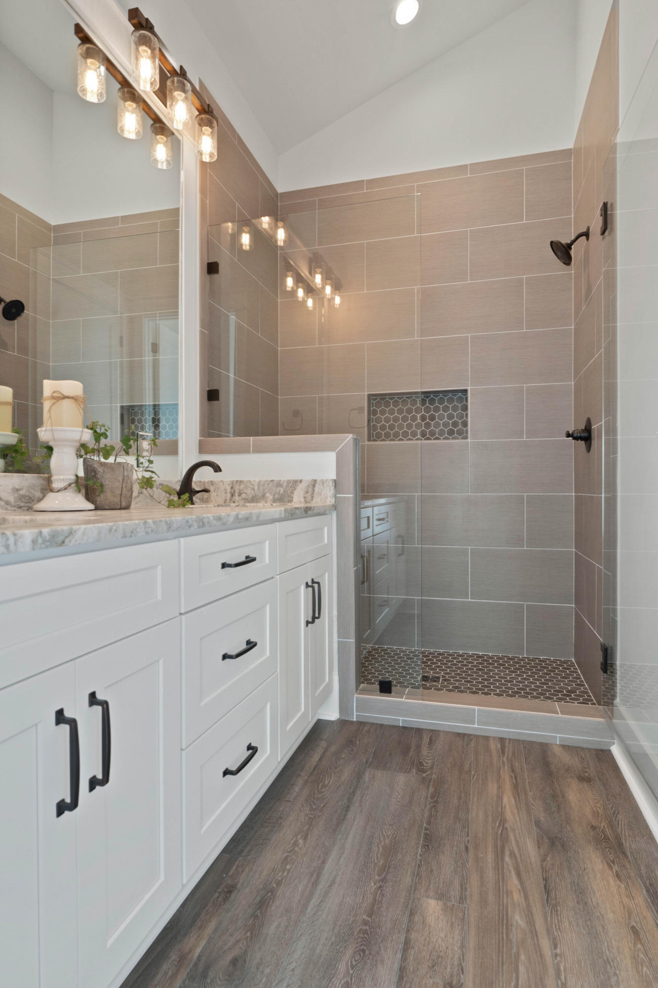 LAKESIDE AT BLUE MOUNTAIN BEACH - Residential