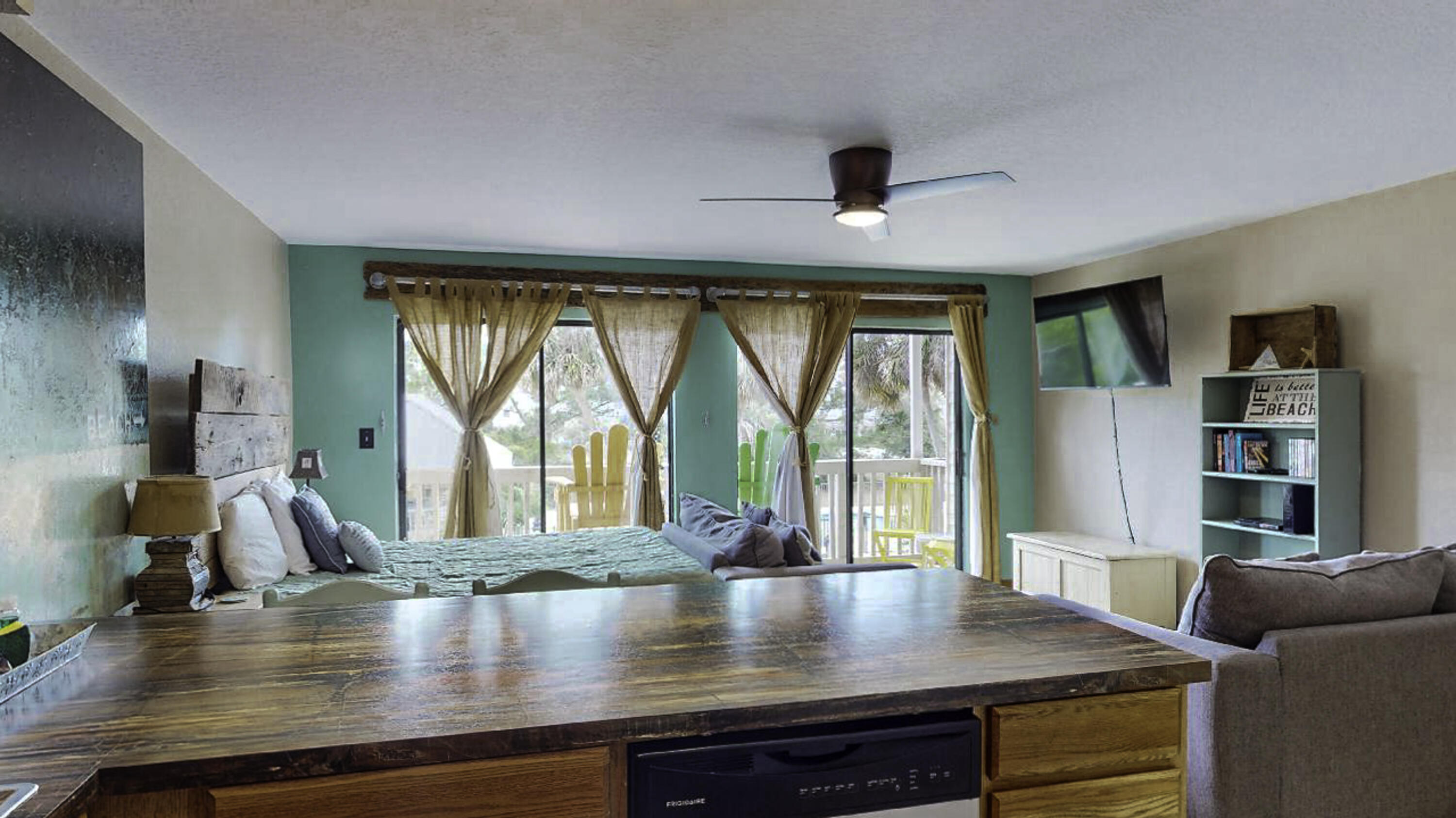 BEACHFRONT 2 PH 1 - Residential