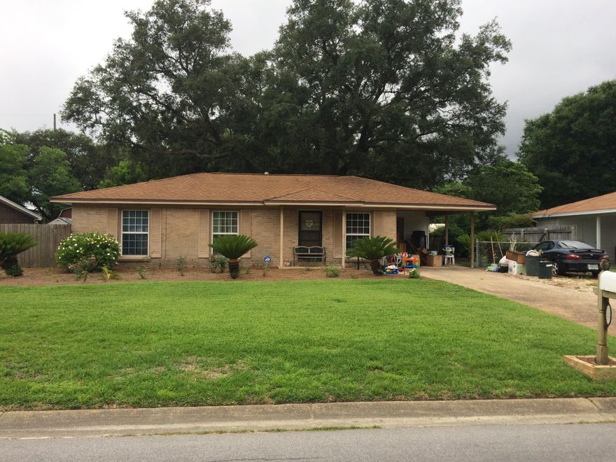 GREAT STARTER HOME OR INVESTMENT. HANDY MAN SPECIAL.