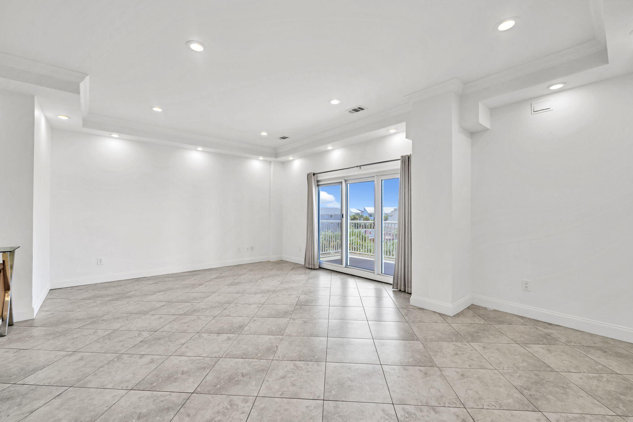 SUN KING TOWERS PH 1 - Residential