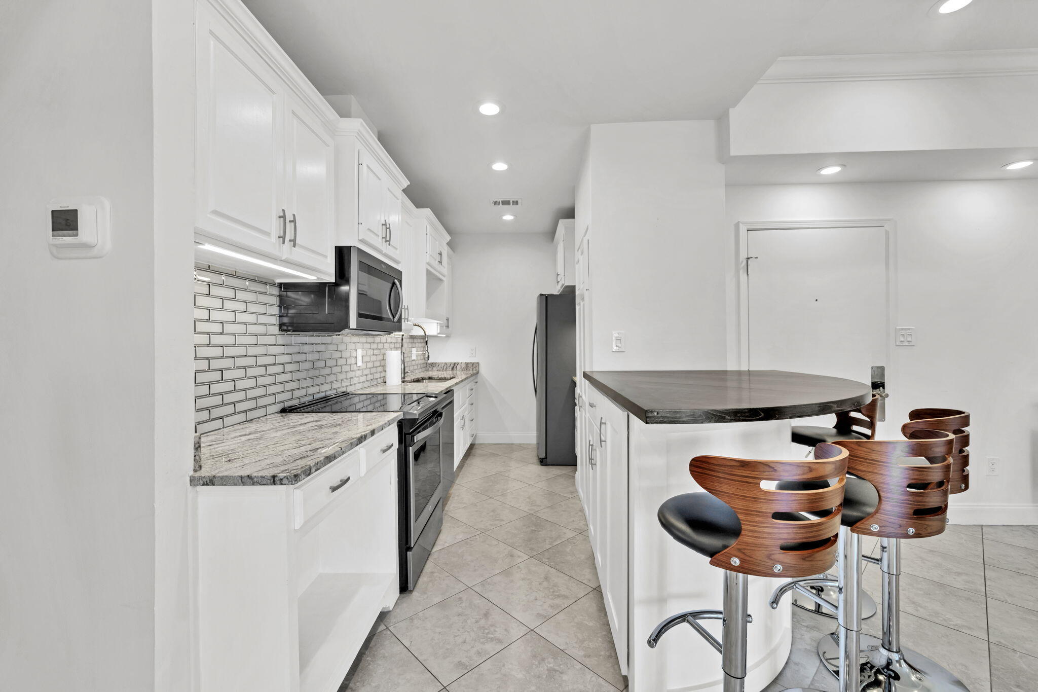SUN KING TOWERS PH 1 - Residential