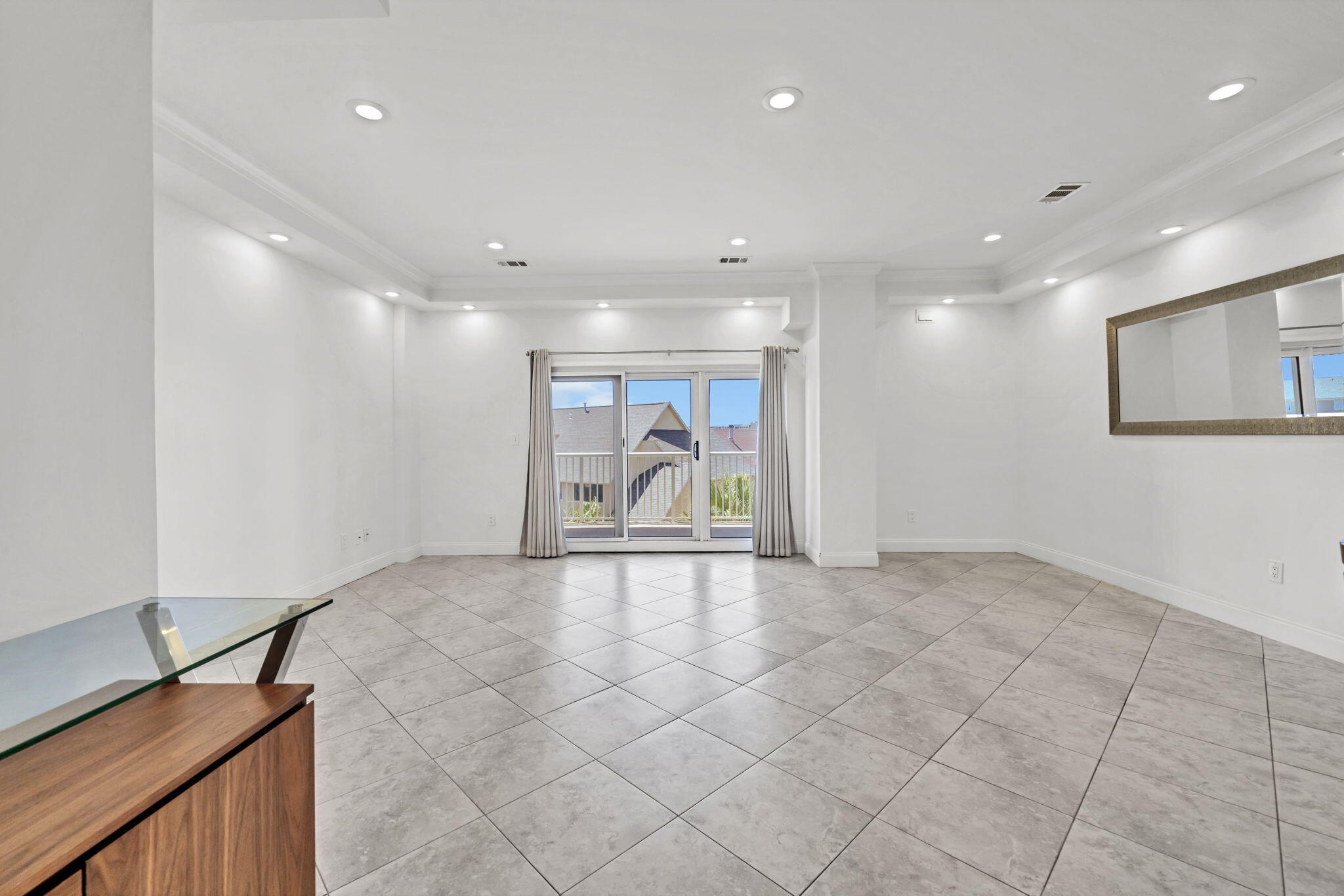 SUN KING TOWERS PH 1 - Residential