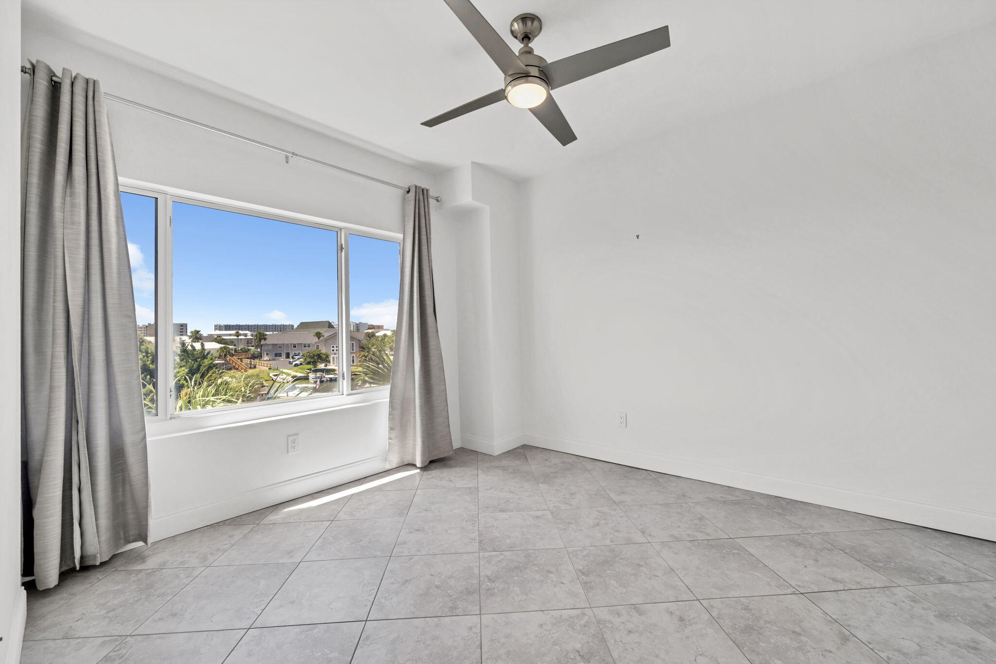 SUN KING TOWERS PH 1 - Residential