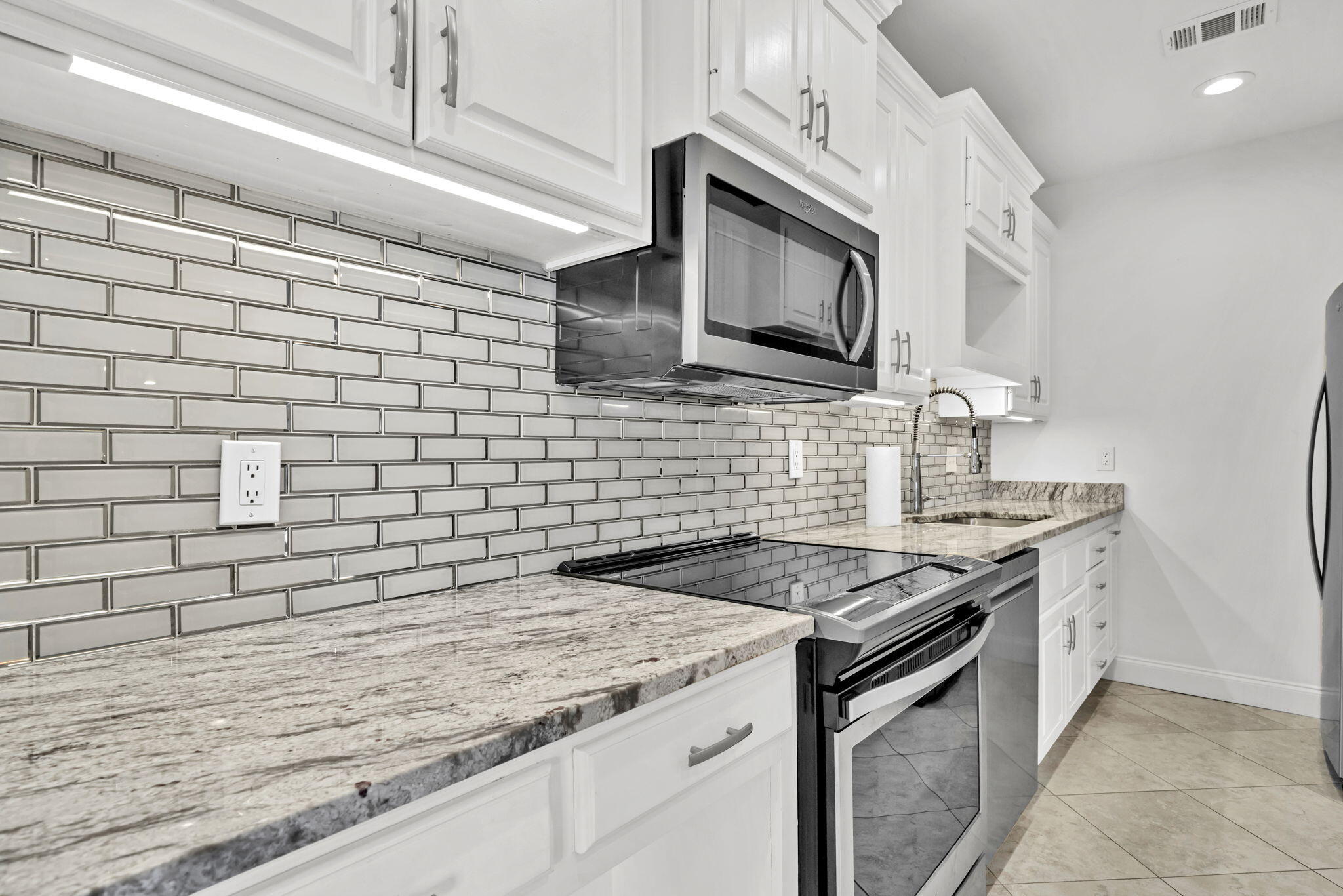 SUN KING TOWERS PH 1 - Residential