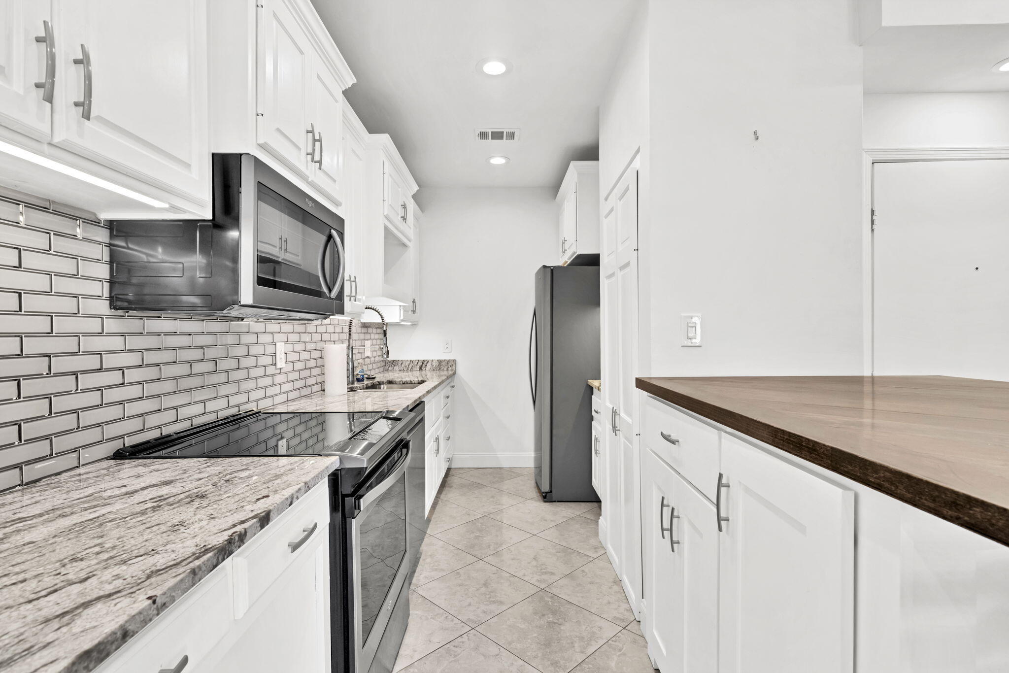 SUN KING TOWERS PH 1 - Residential