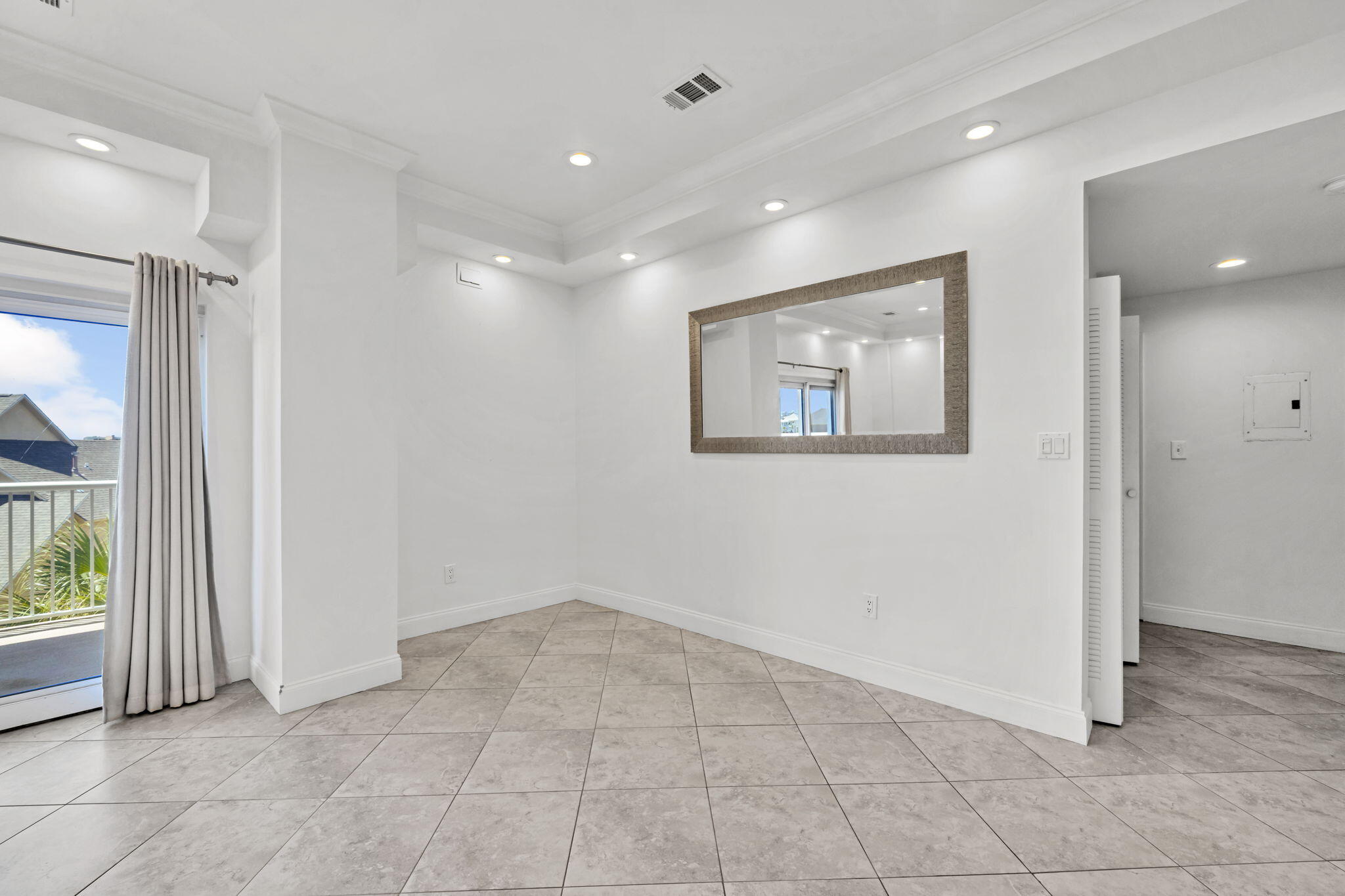 SUN KING TOWERS PH 1 - Residential