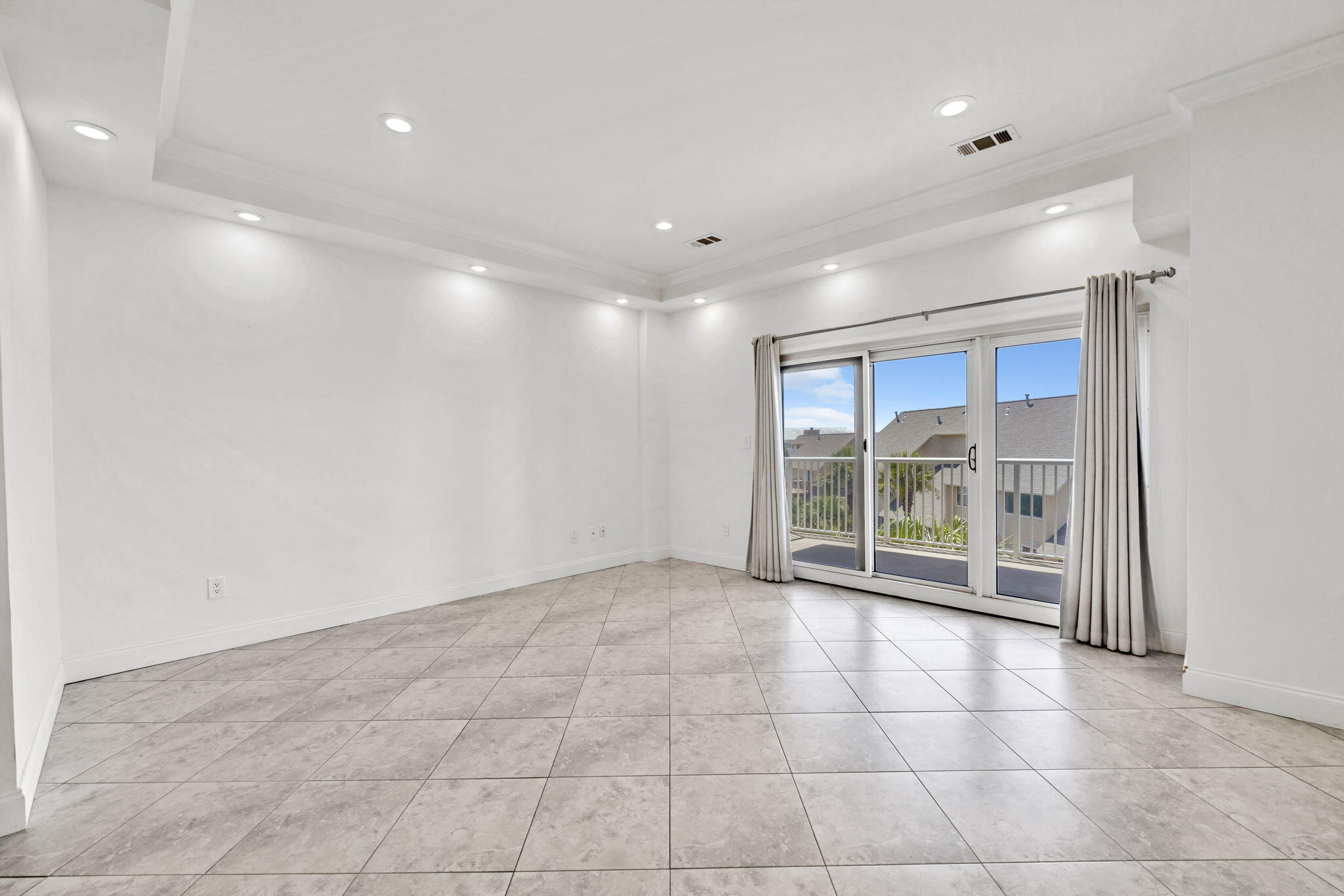 SUN KING TOWERS PH 1 - Residential