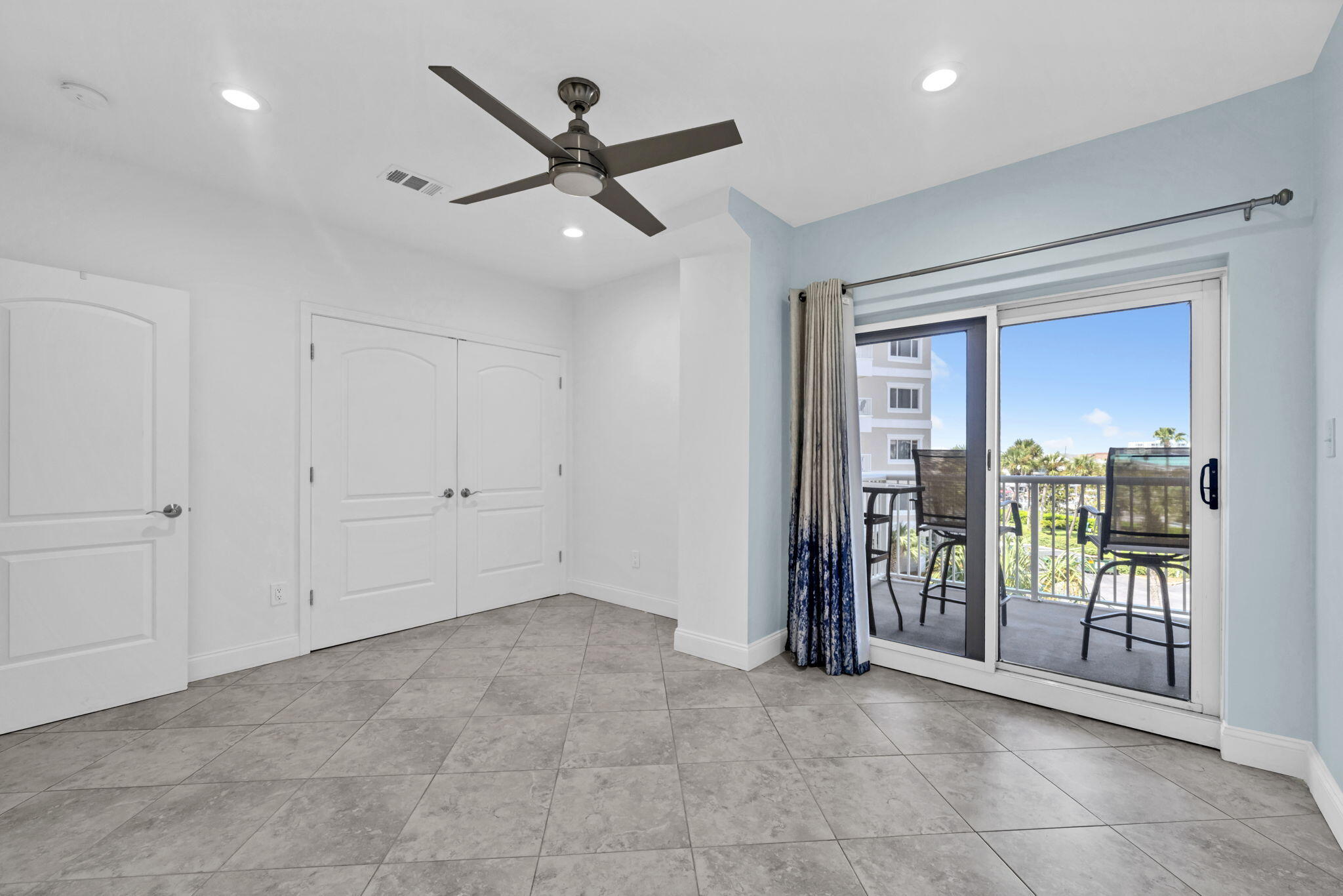 SUN KING TOWERS PH 1 - Residential