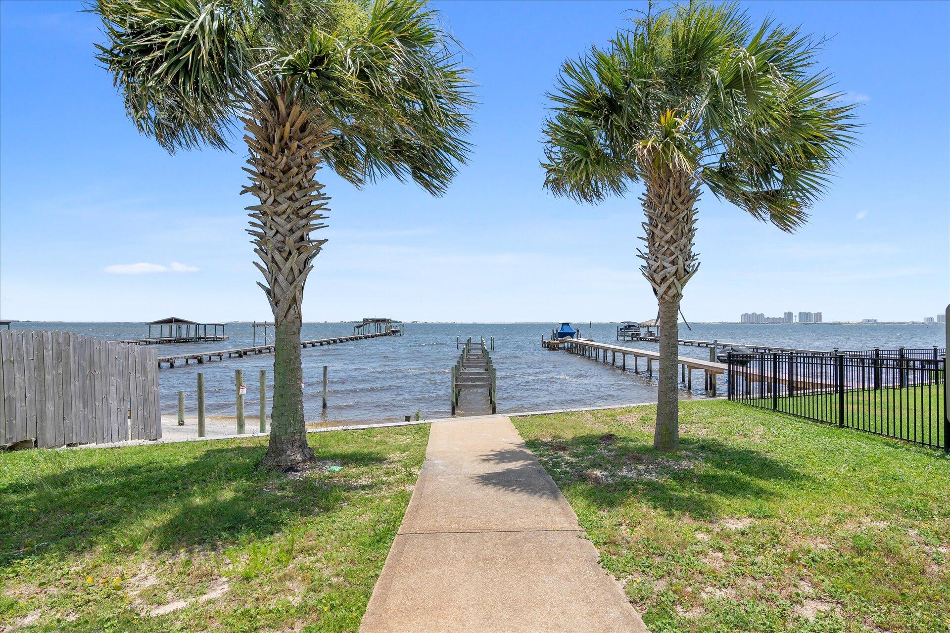 SOUNDSIDE MOORINGS - Residential