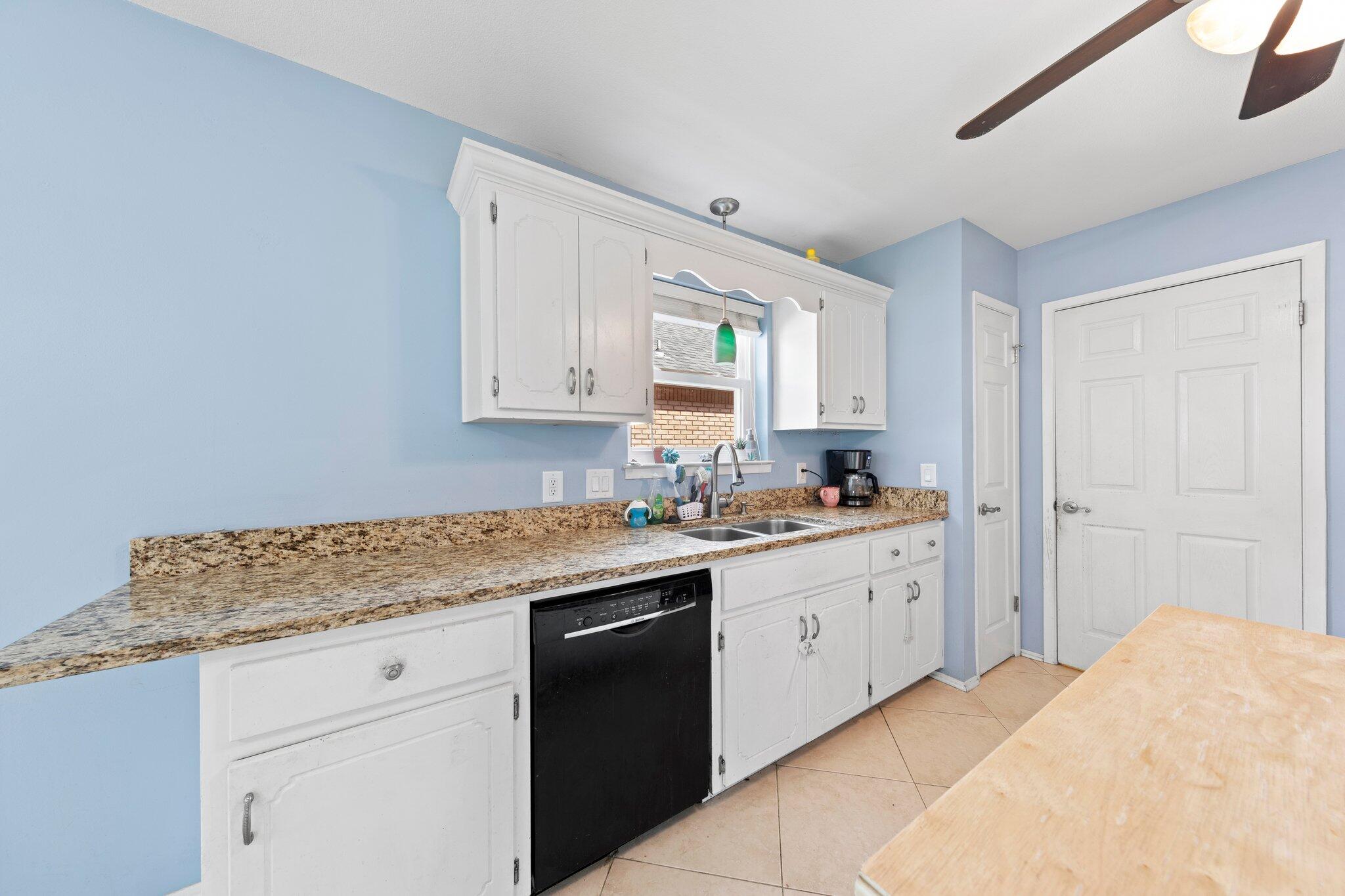 PARKWOOD LANE BLUEWATER BAY - Residential Lease