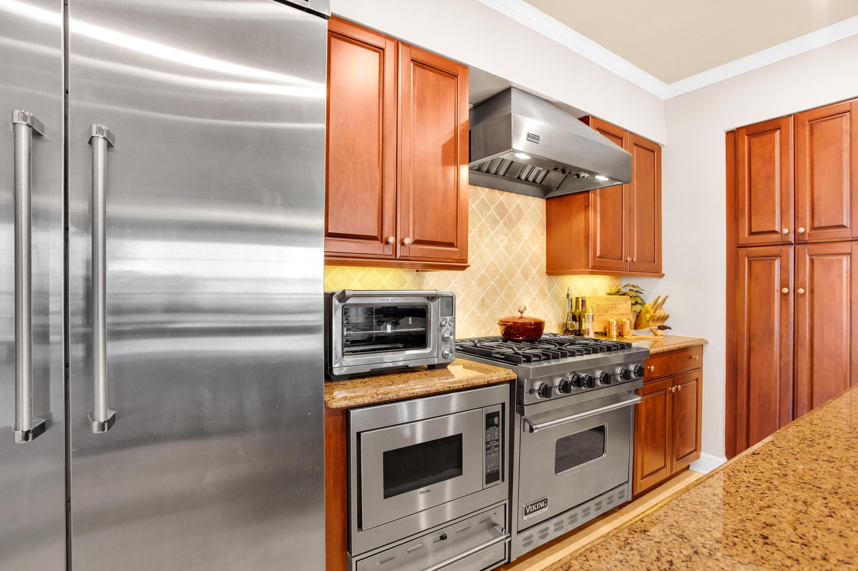 ONE WATER PLACE AT KELLY PLANTATION - Residential